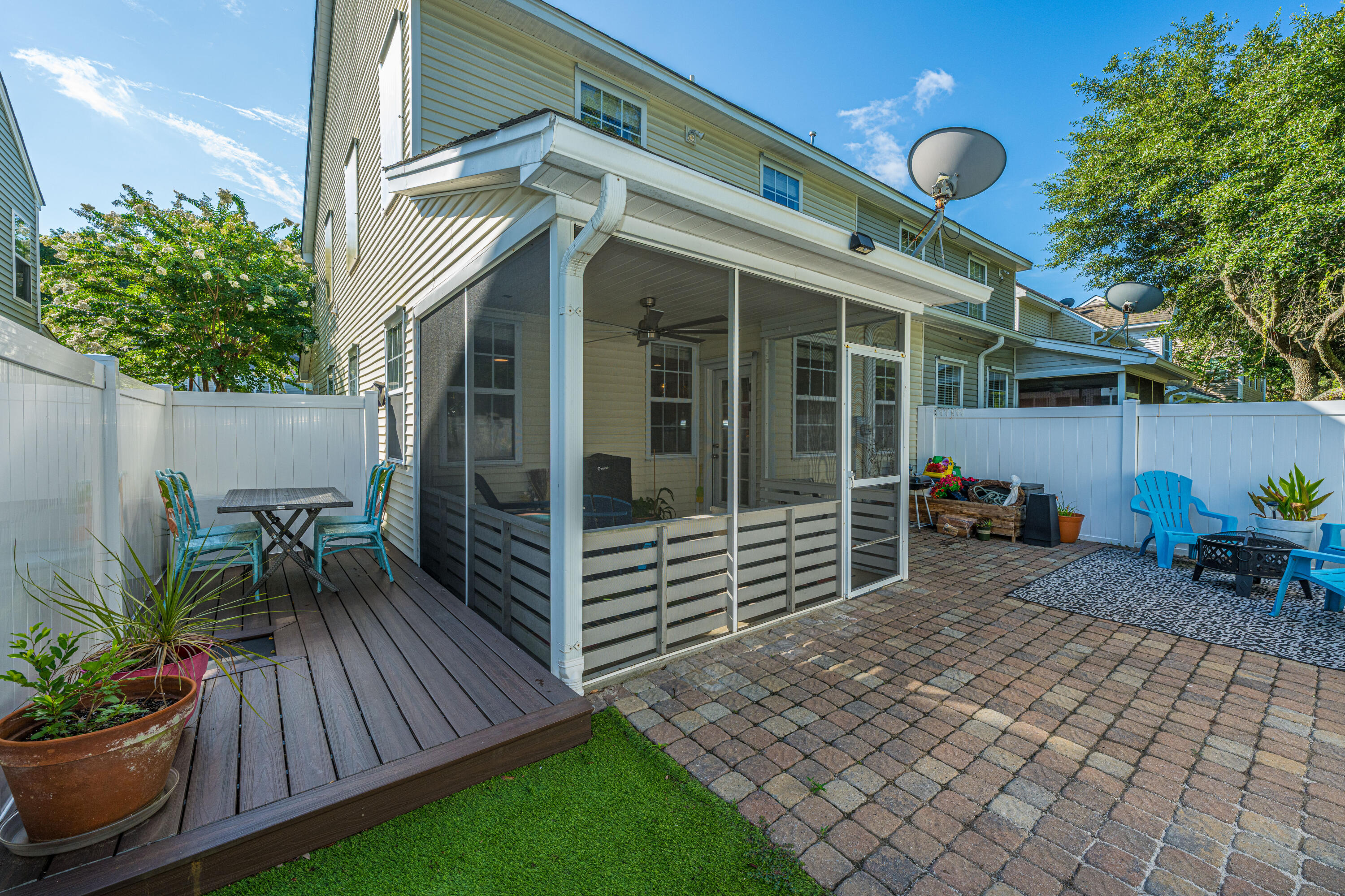 1113 Santa Elena Way