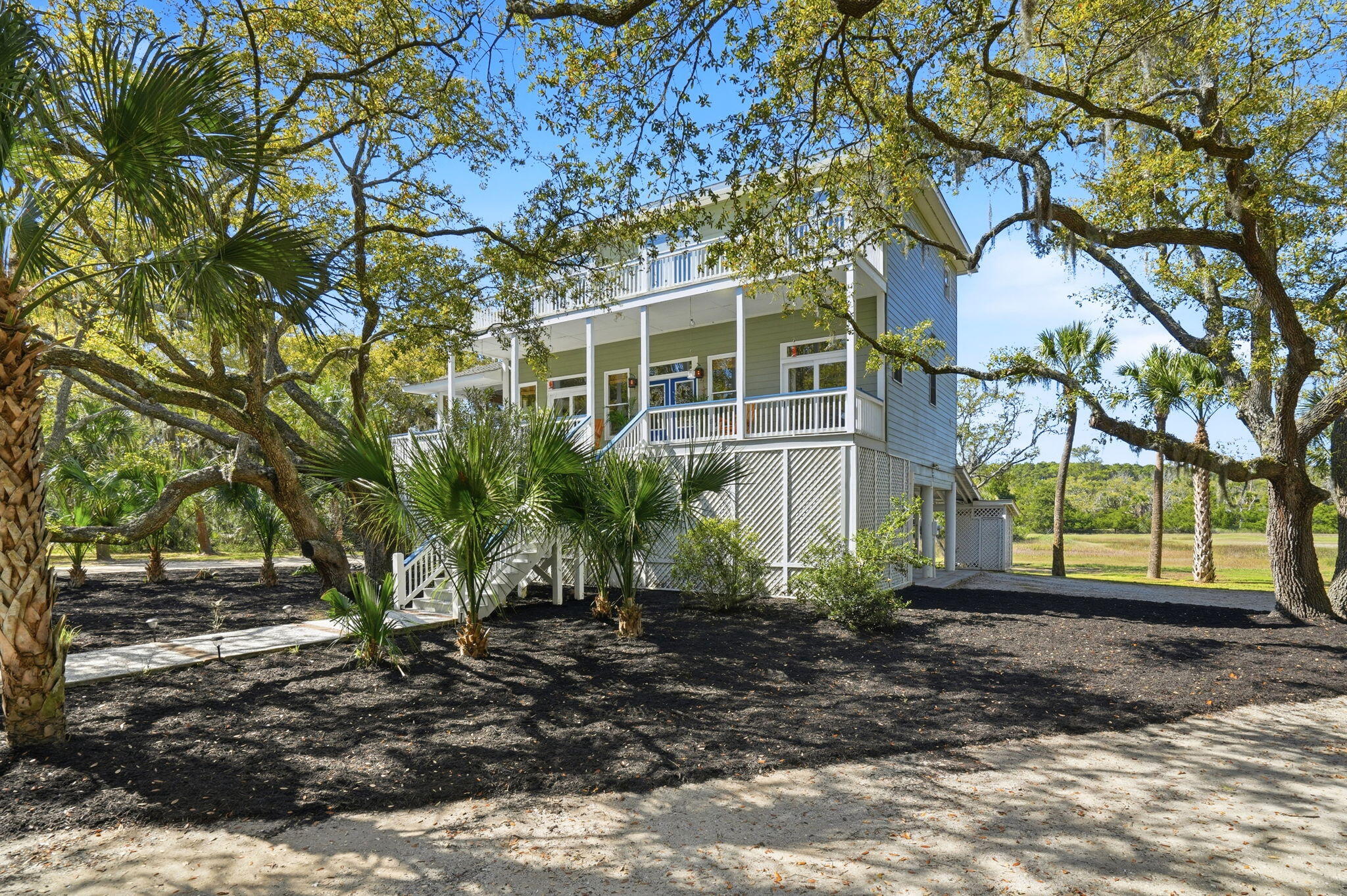 831 Hammocks Way