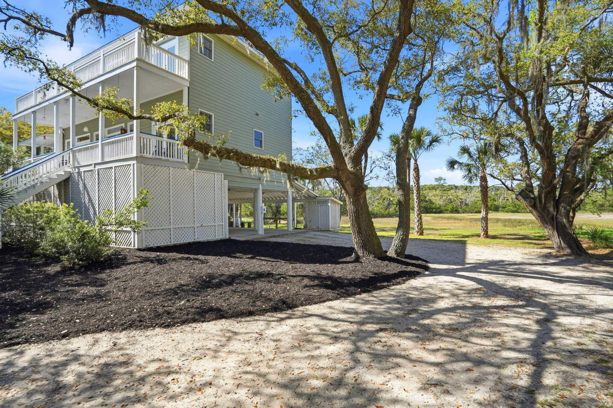 831 Hammocks Way