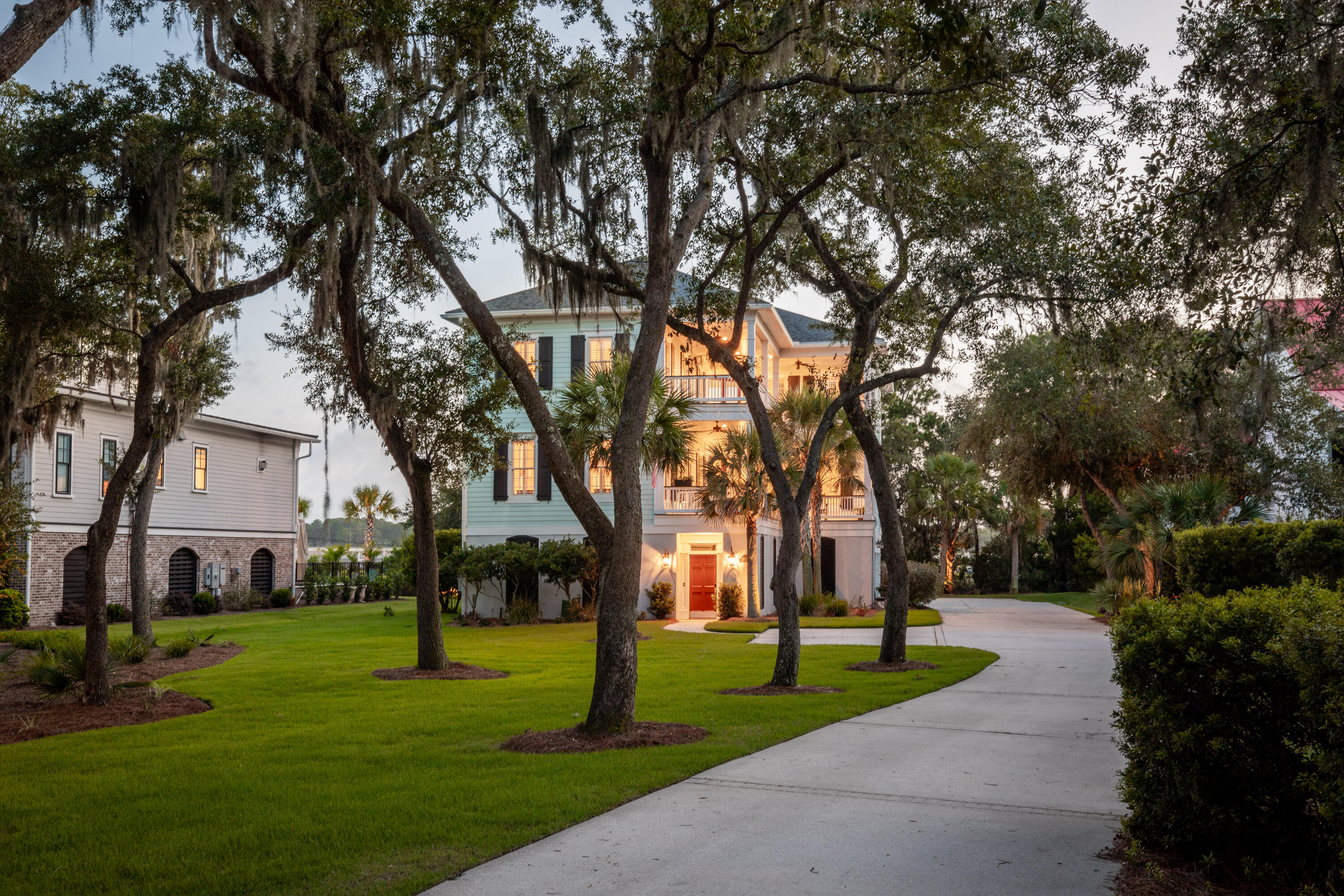 1853 Headquarters Plantation Drive