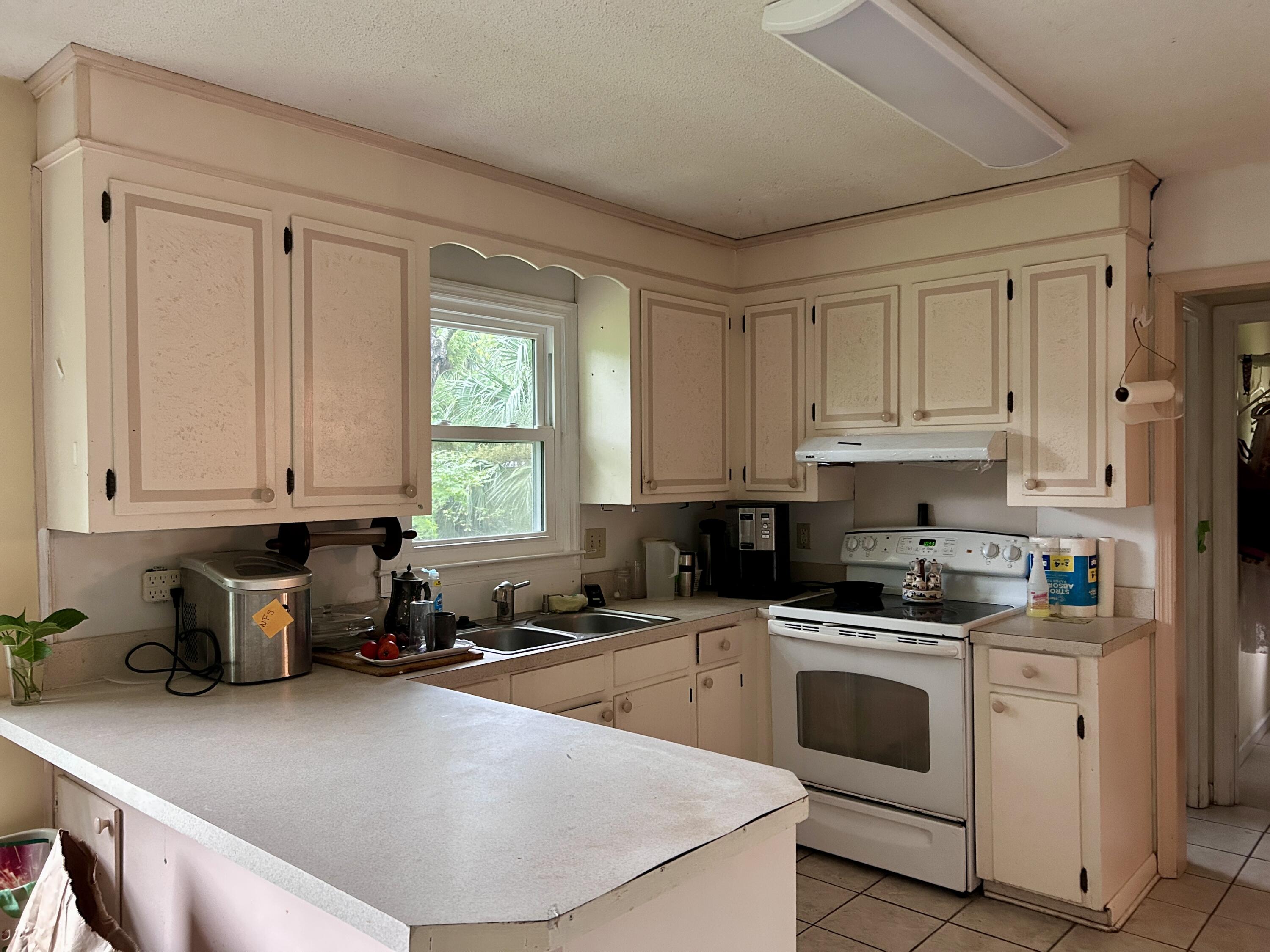 961 Mooring Drive