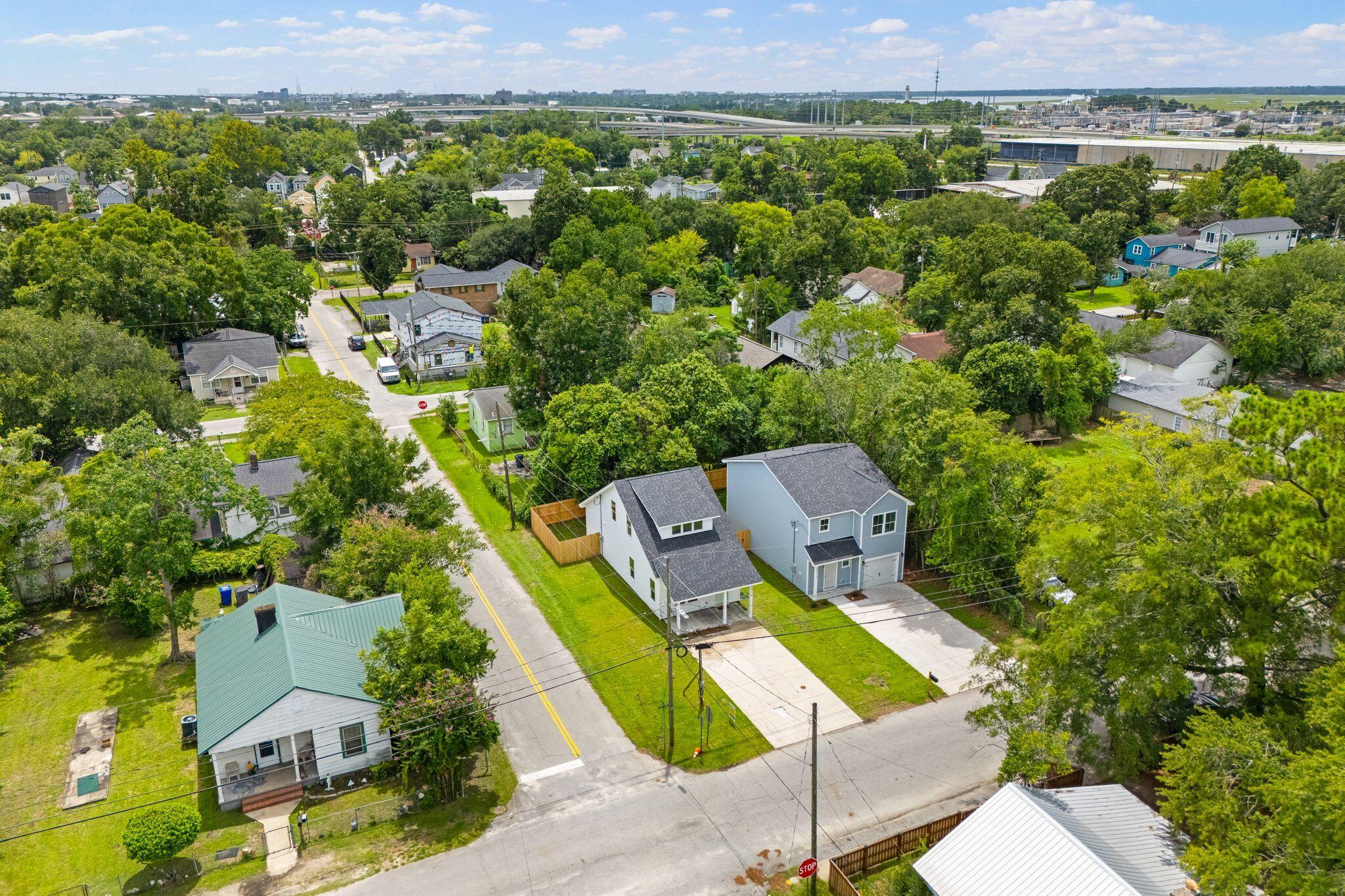 2015 Hampton Avenue