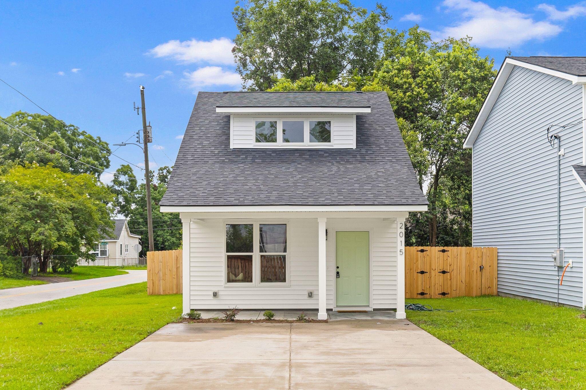 2015 Hampton Avenue