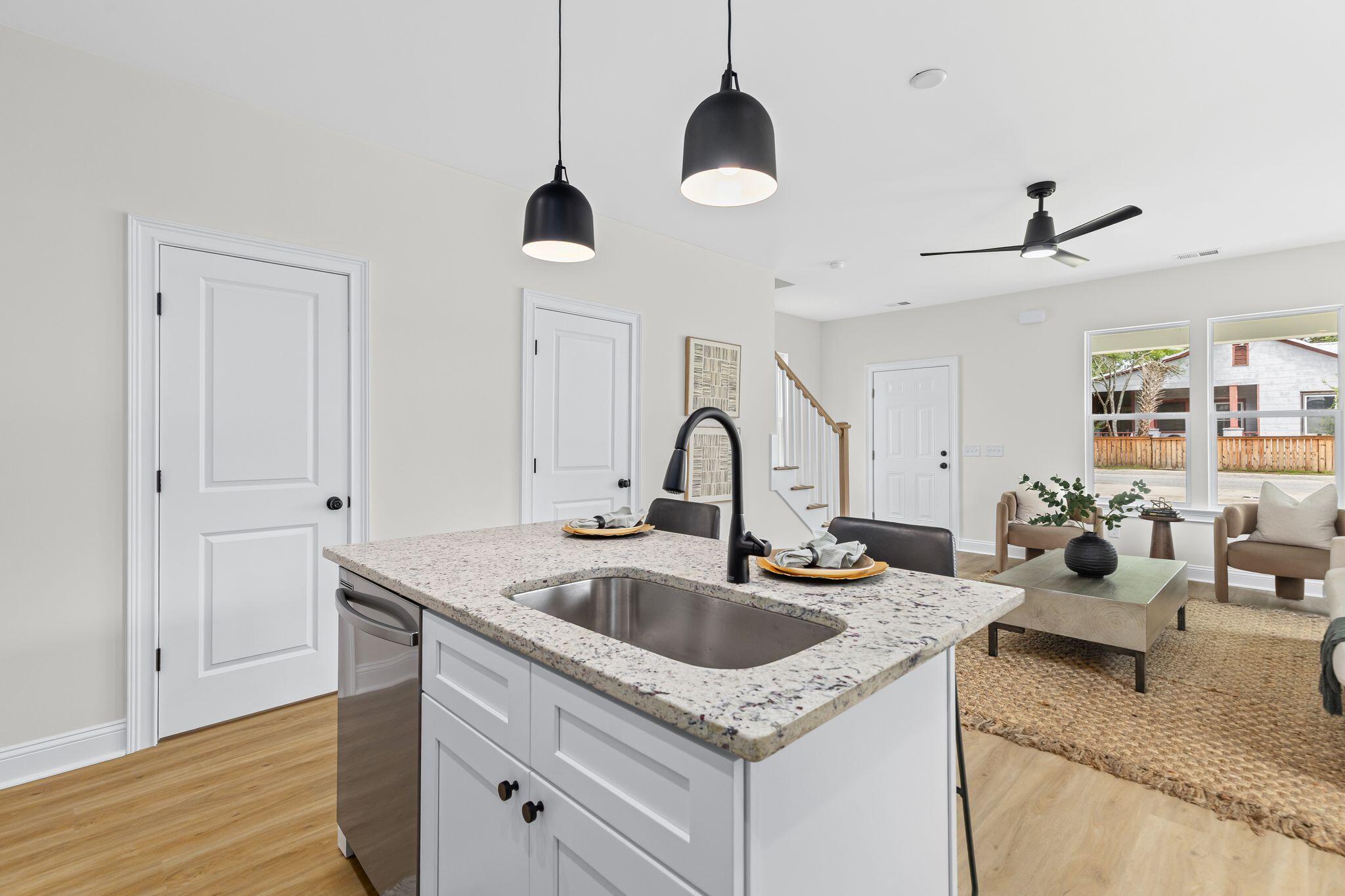 2015 Hampton Avenue