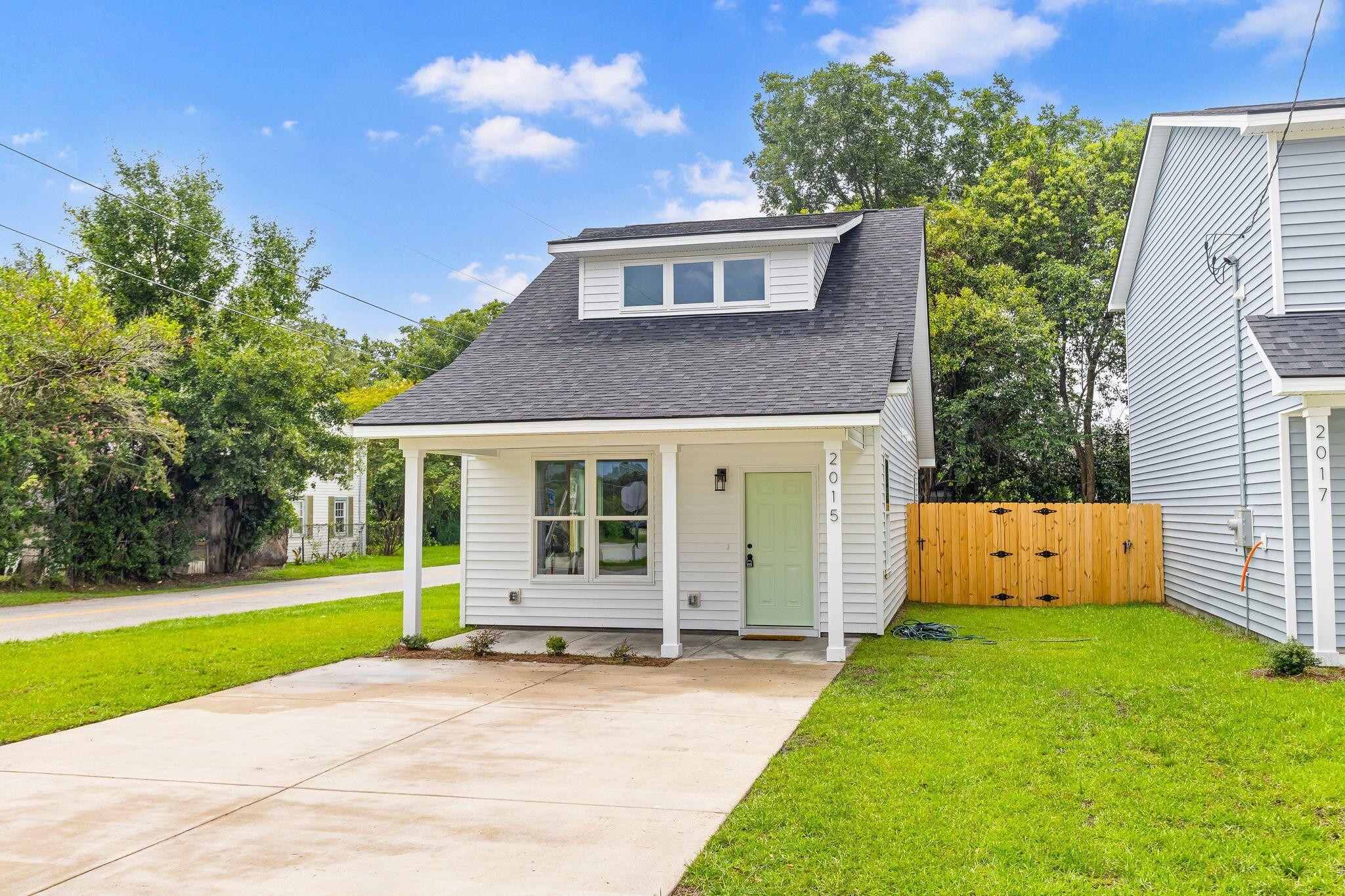 2015 Hampton Avenue