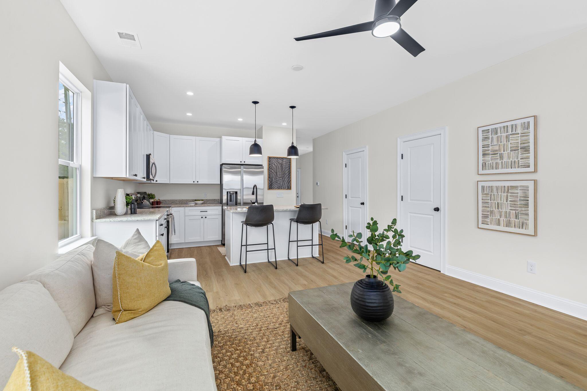 2015 Hampton Avenue