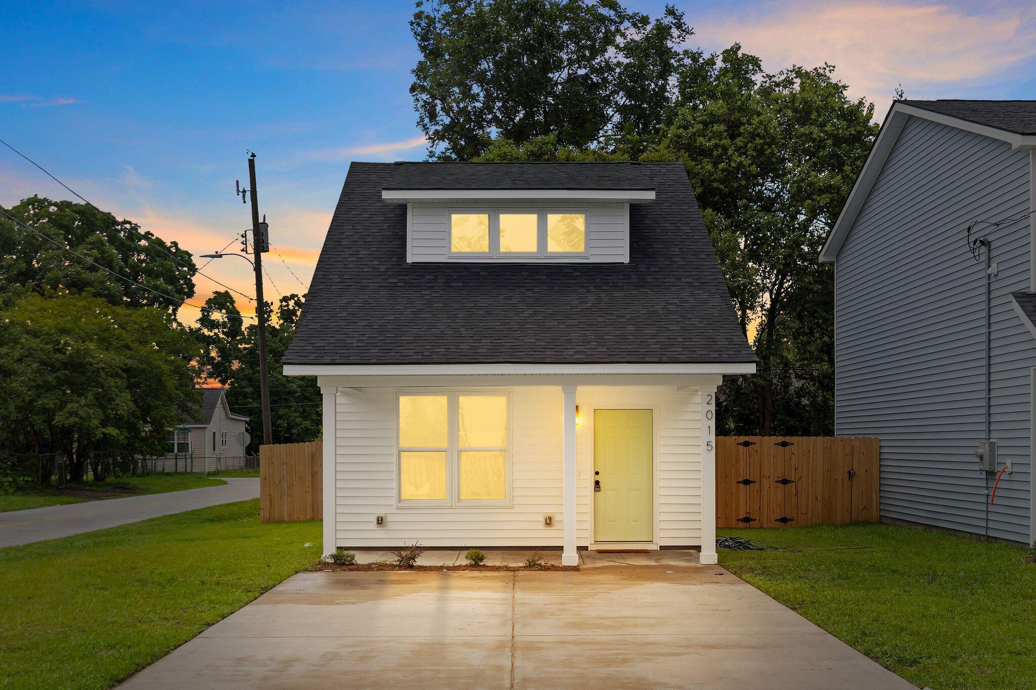 2015 Hampton Avenue