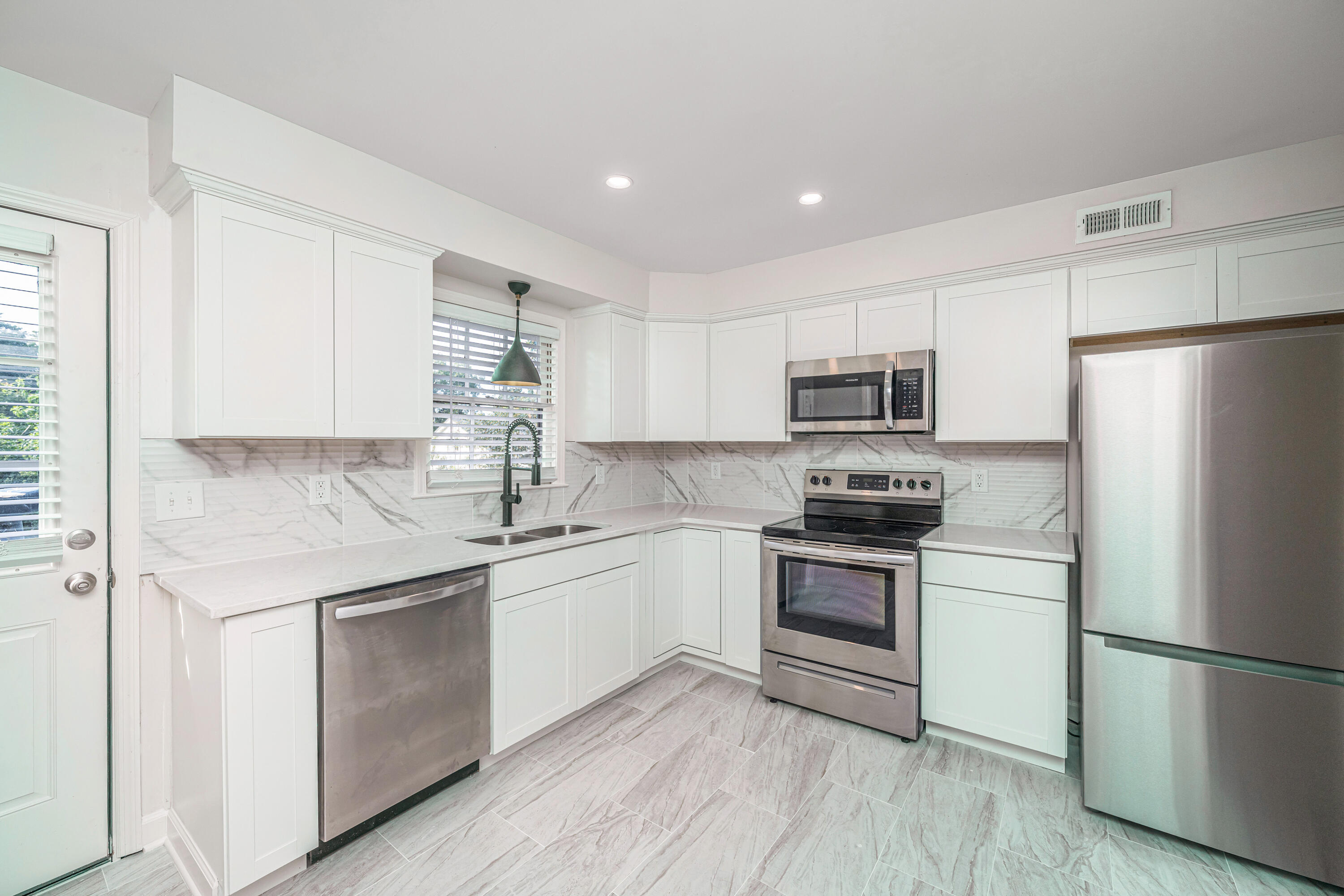 171 3rd Avenue # D