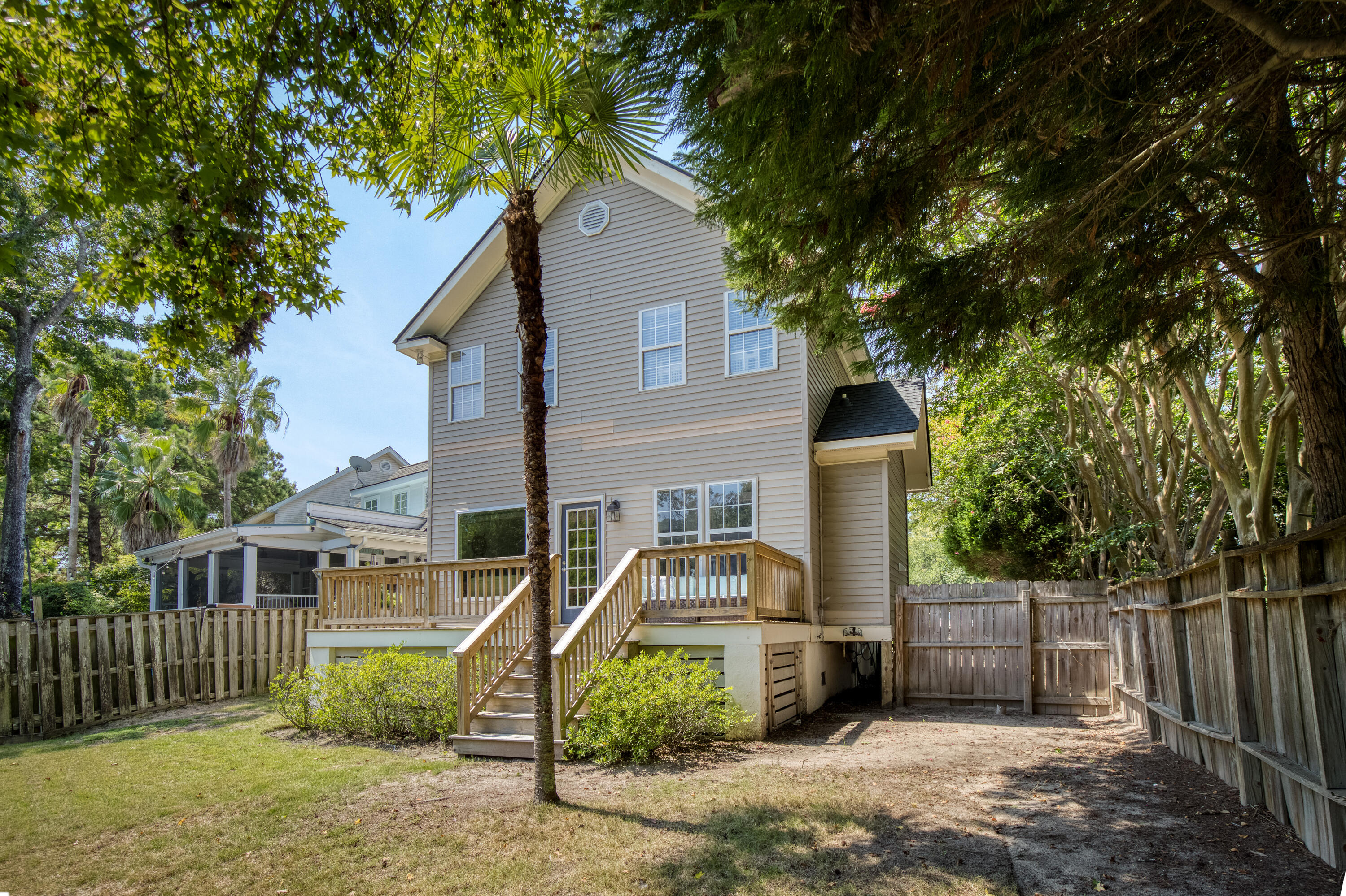 812 Harbor Place Drive