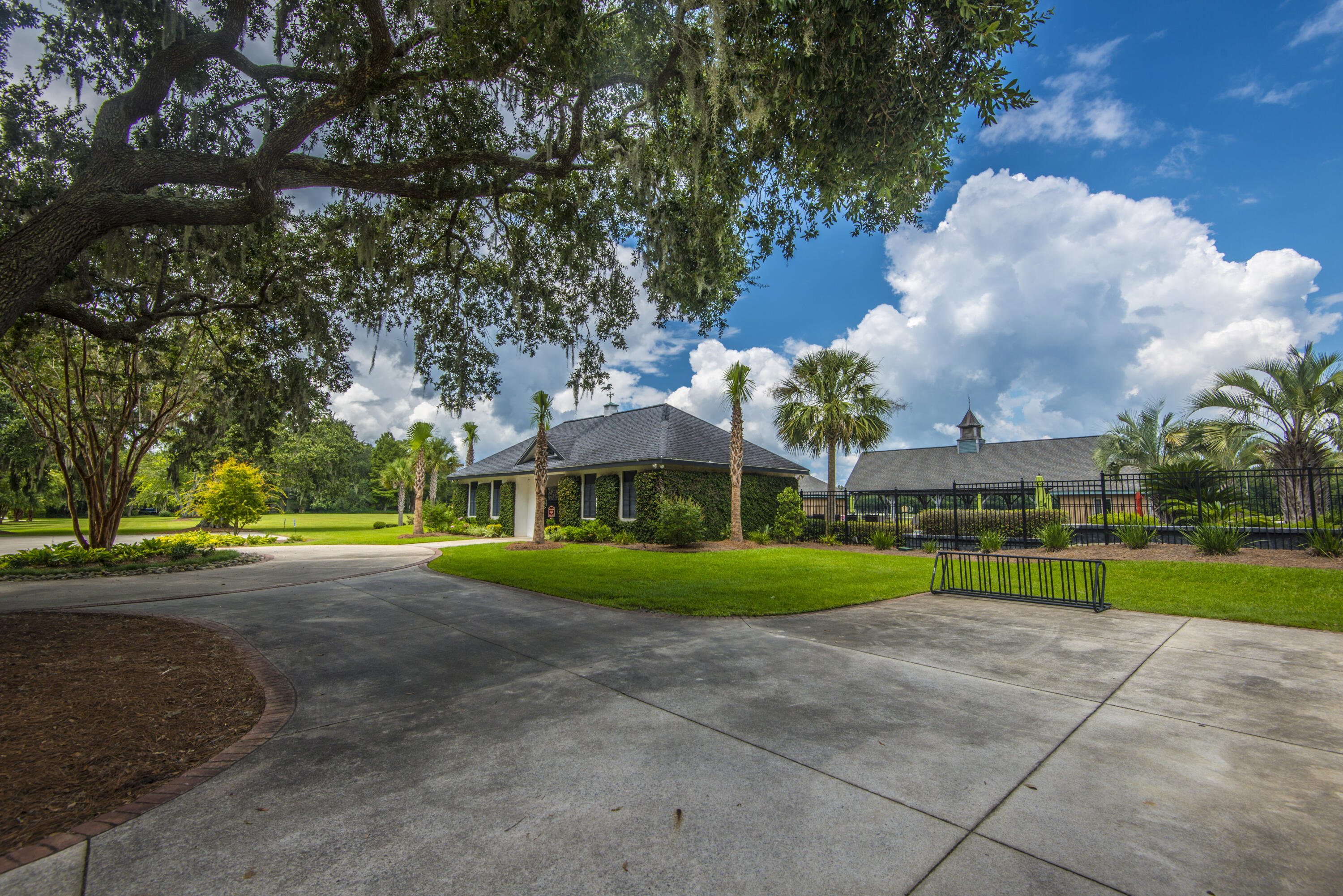 5201 Forest Oaks Drive