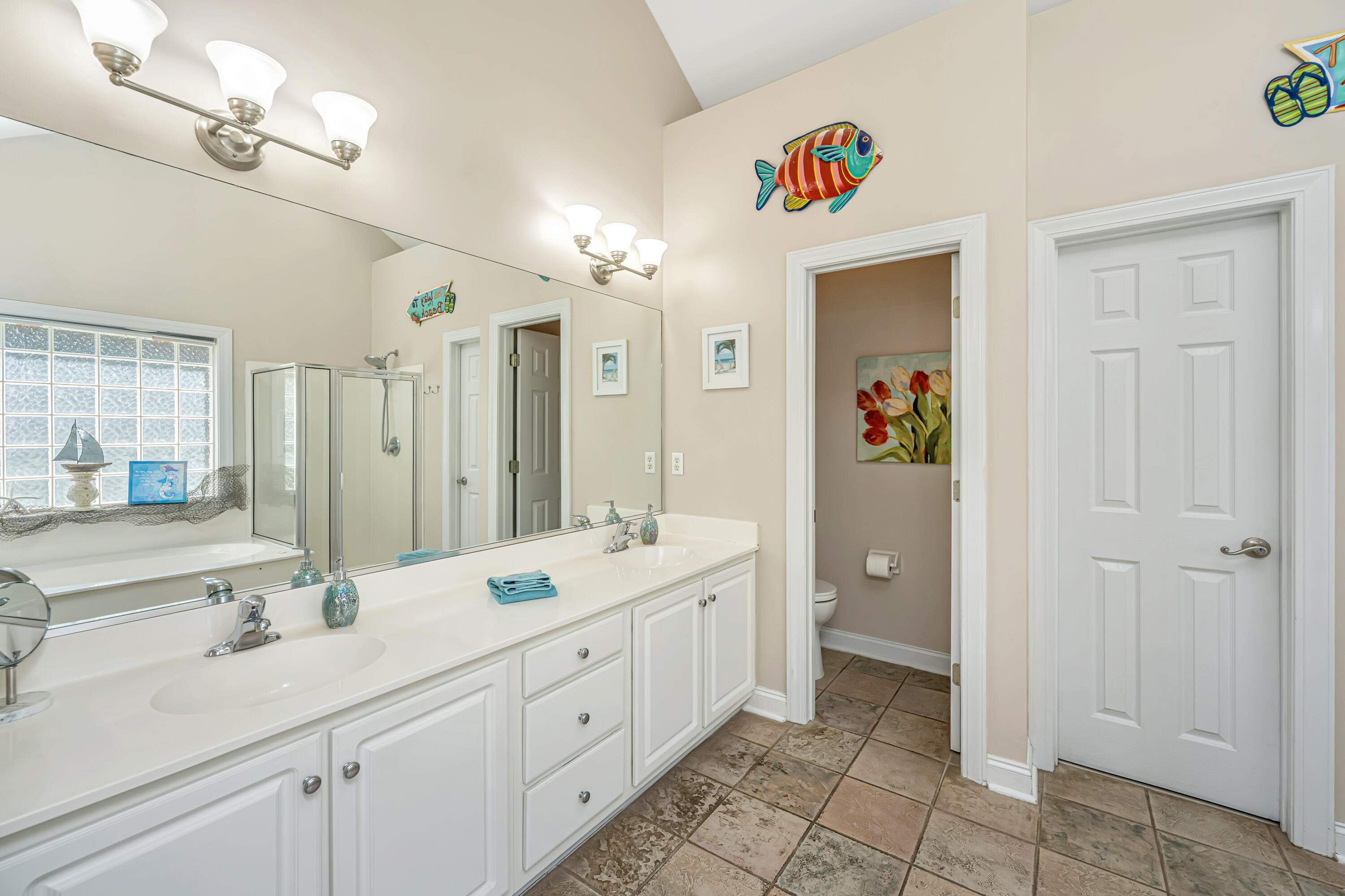 5201 Forest Oaks Drive