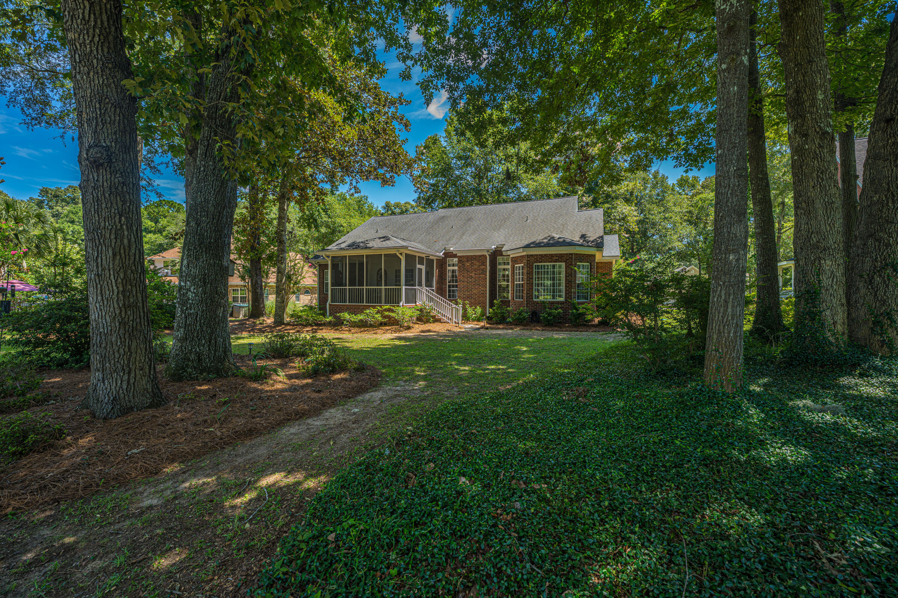 5201 Forest Oaks Drive
