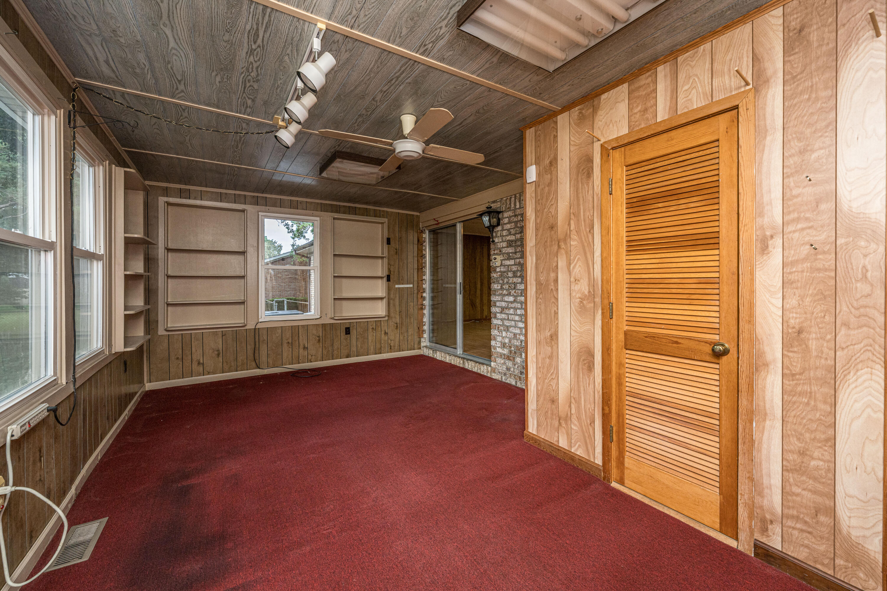 1056 Woodside Drive