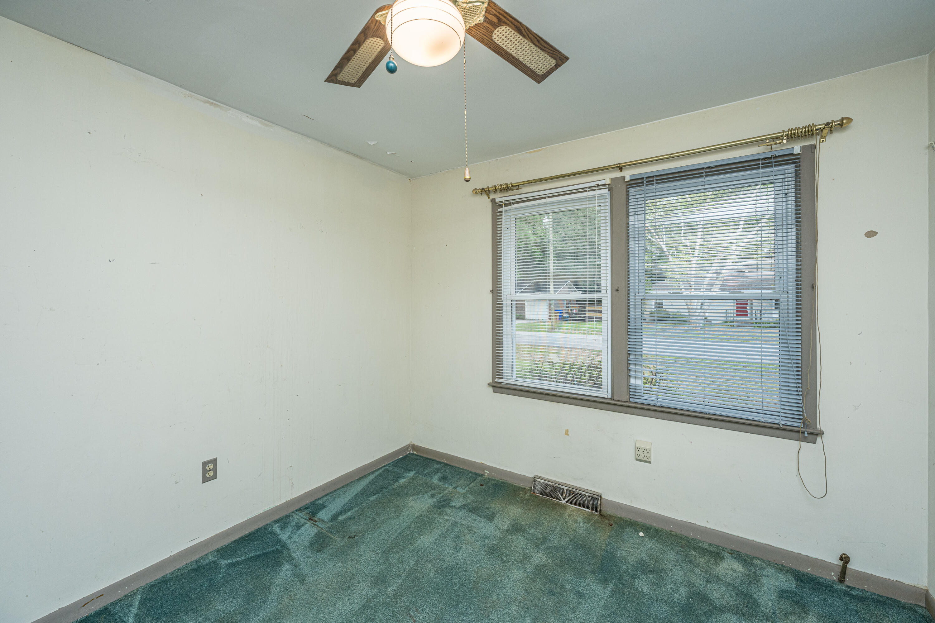 1056 Woodside Drive