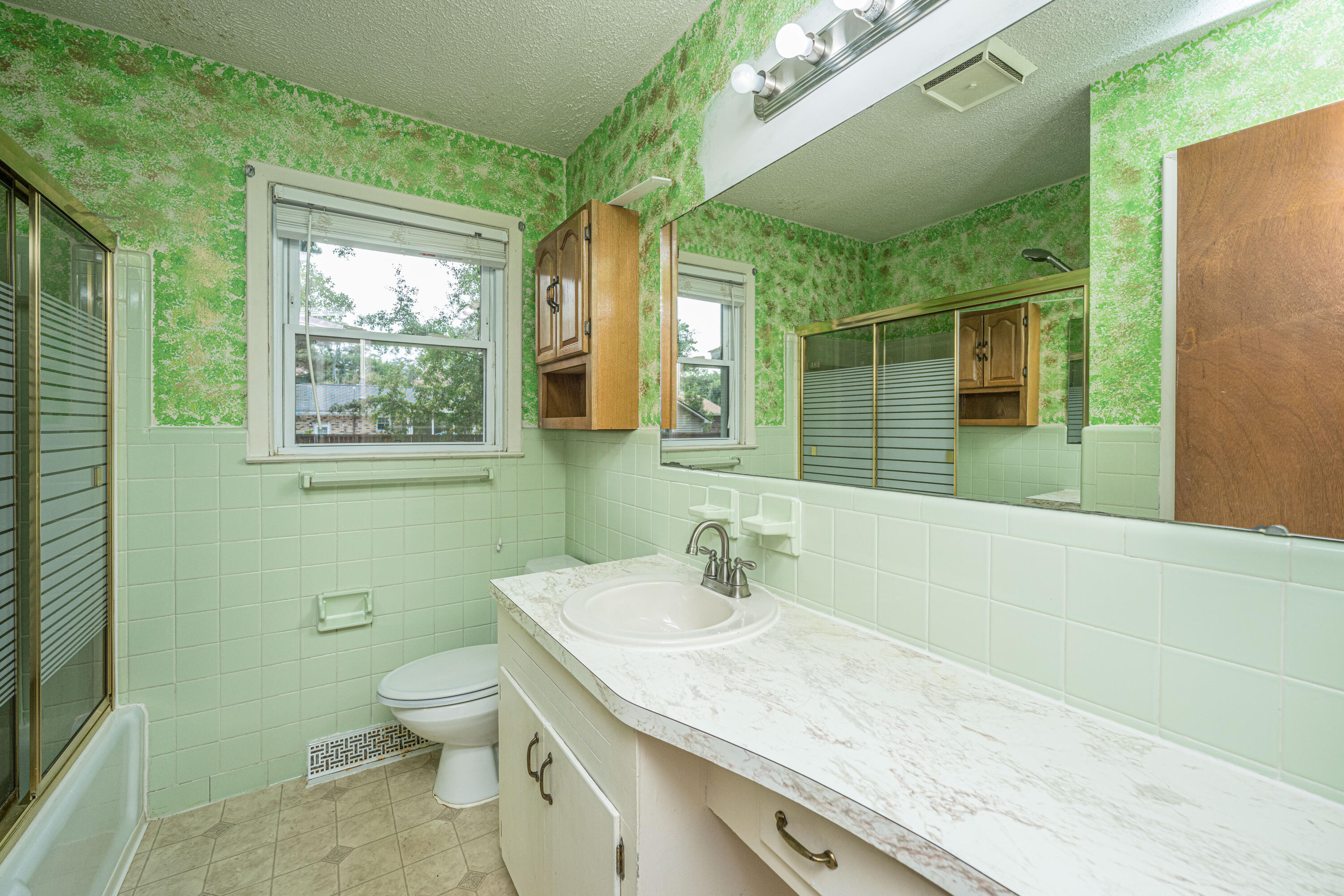 1056 Woodside Drive