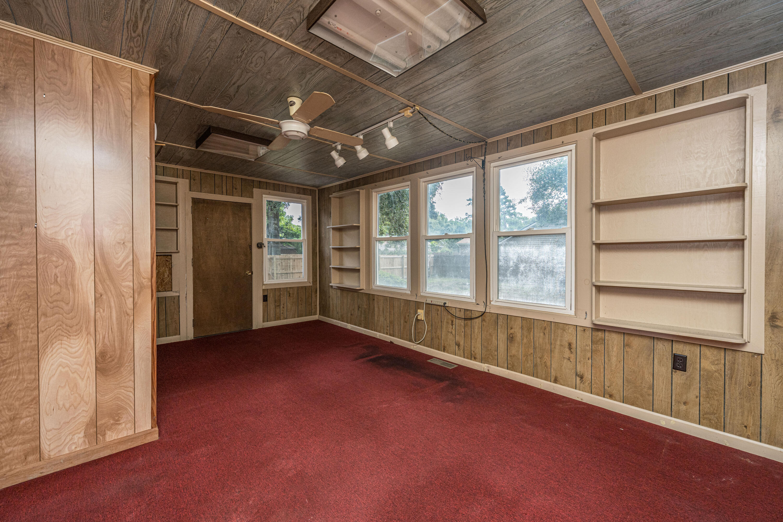 1056 Woodside Drive