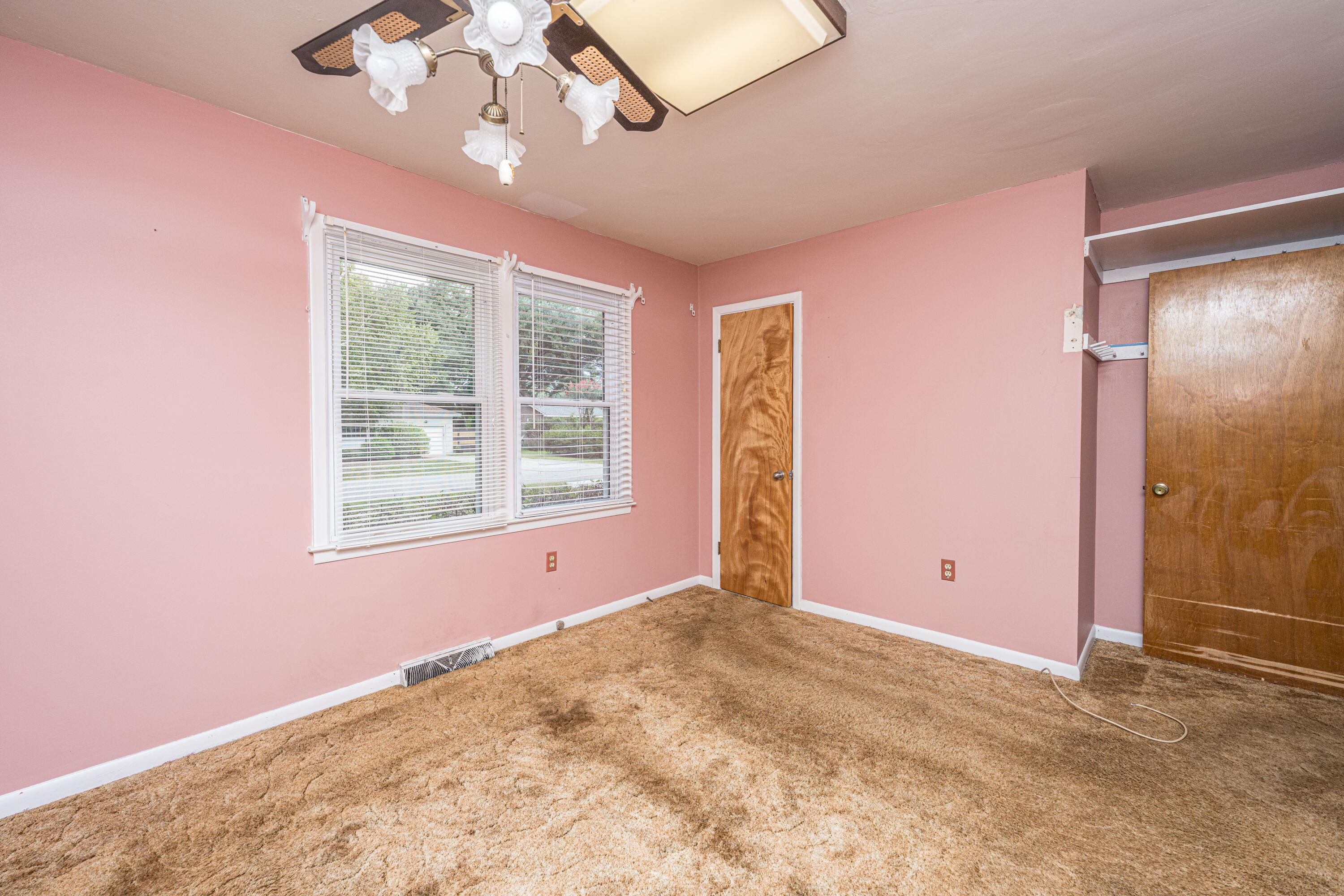 1056 Woodside Drive