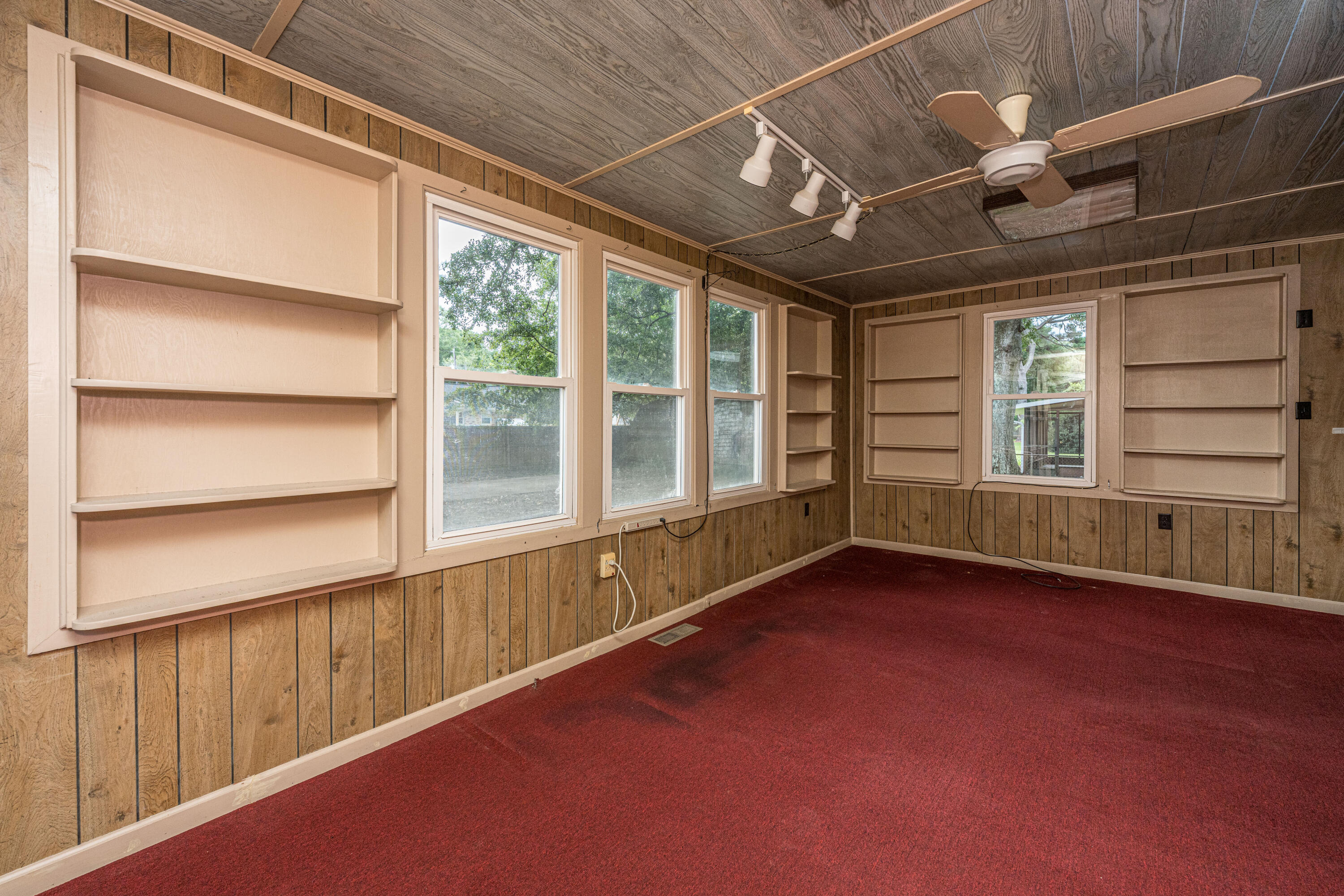 1056 Woodside Drive