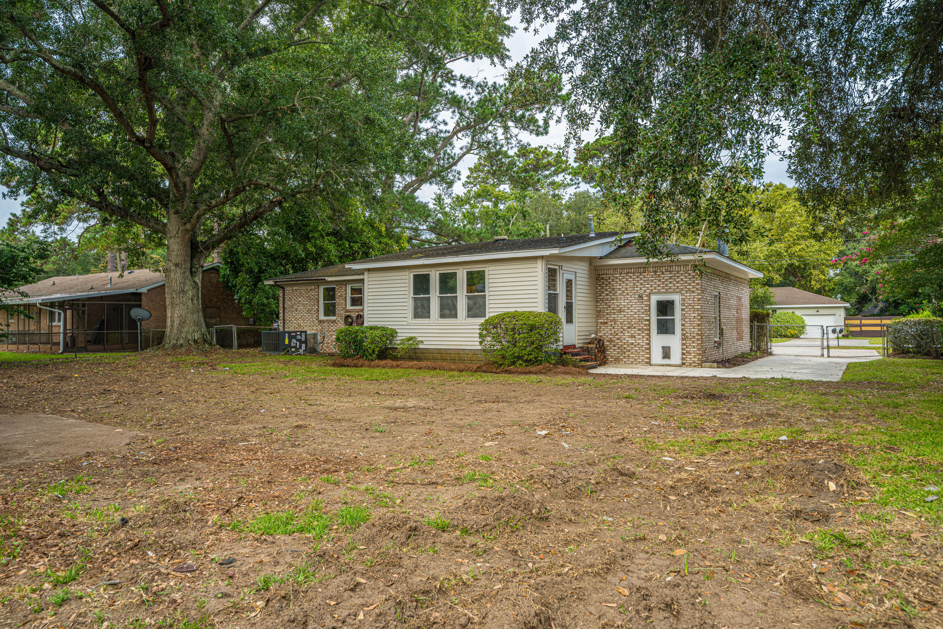 1056 Woodside Drive