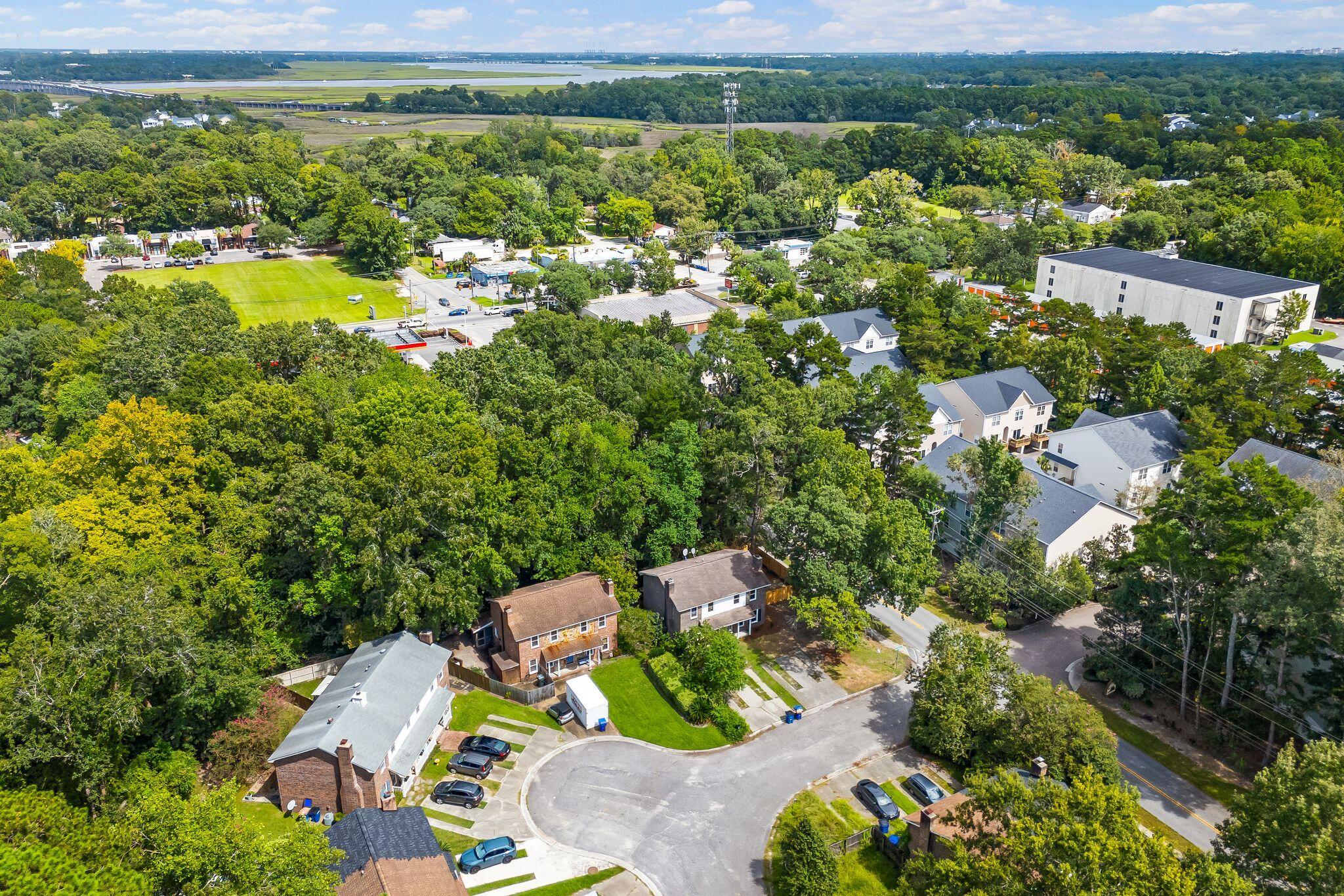 2402 Quail Hollow Court