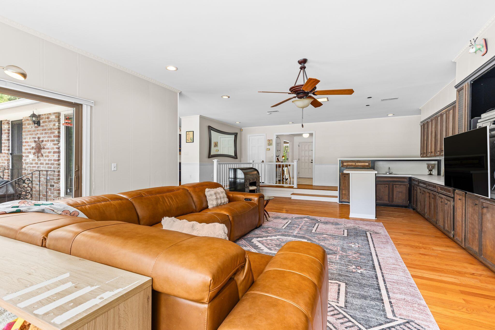33 Town Creek Drive