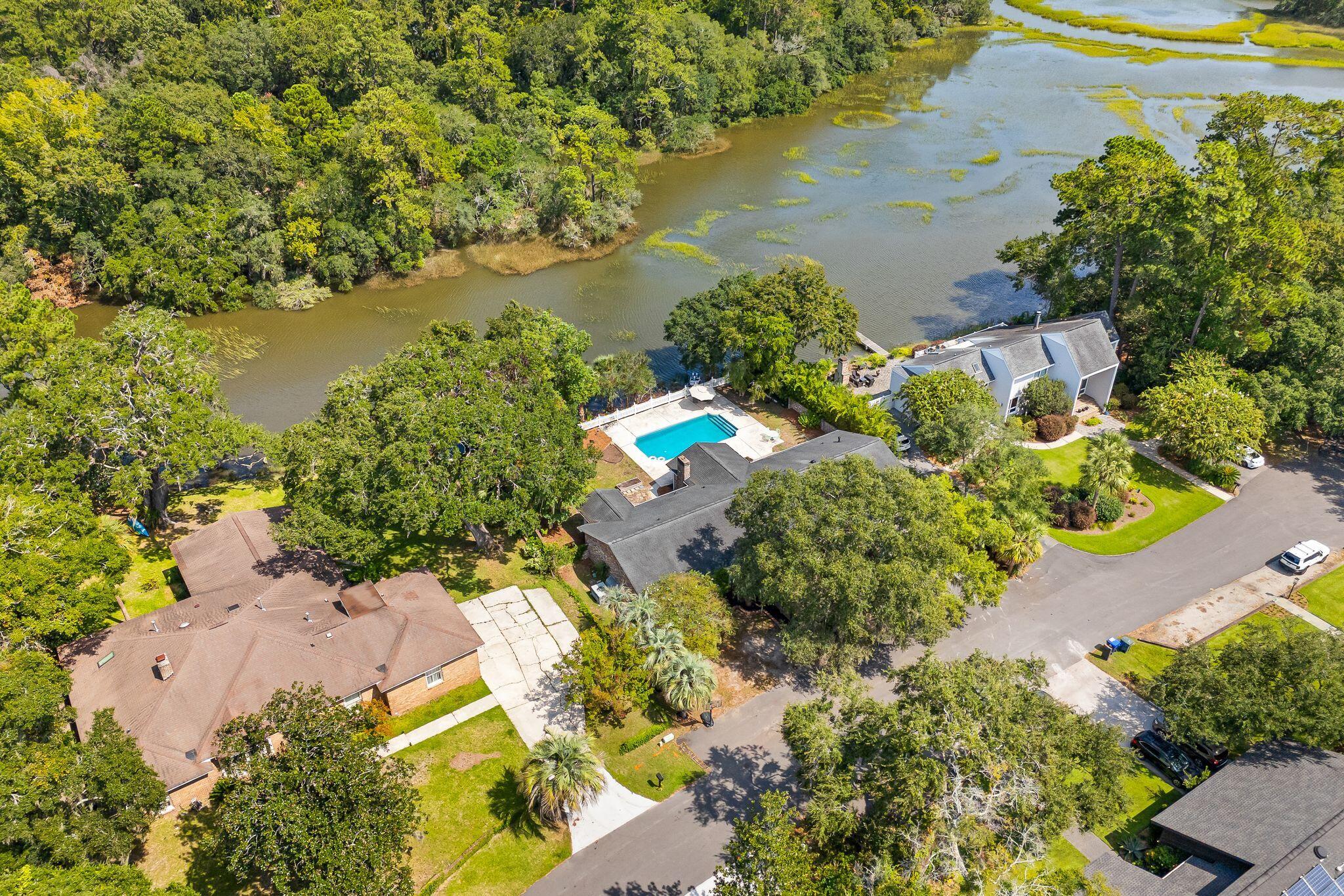 33 Town Creek Drive
