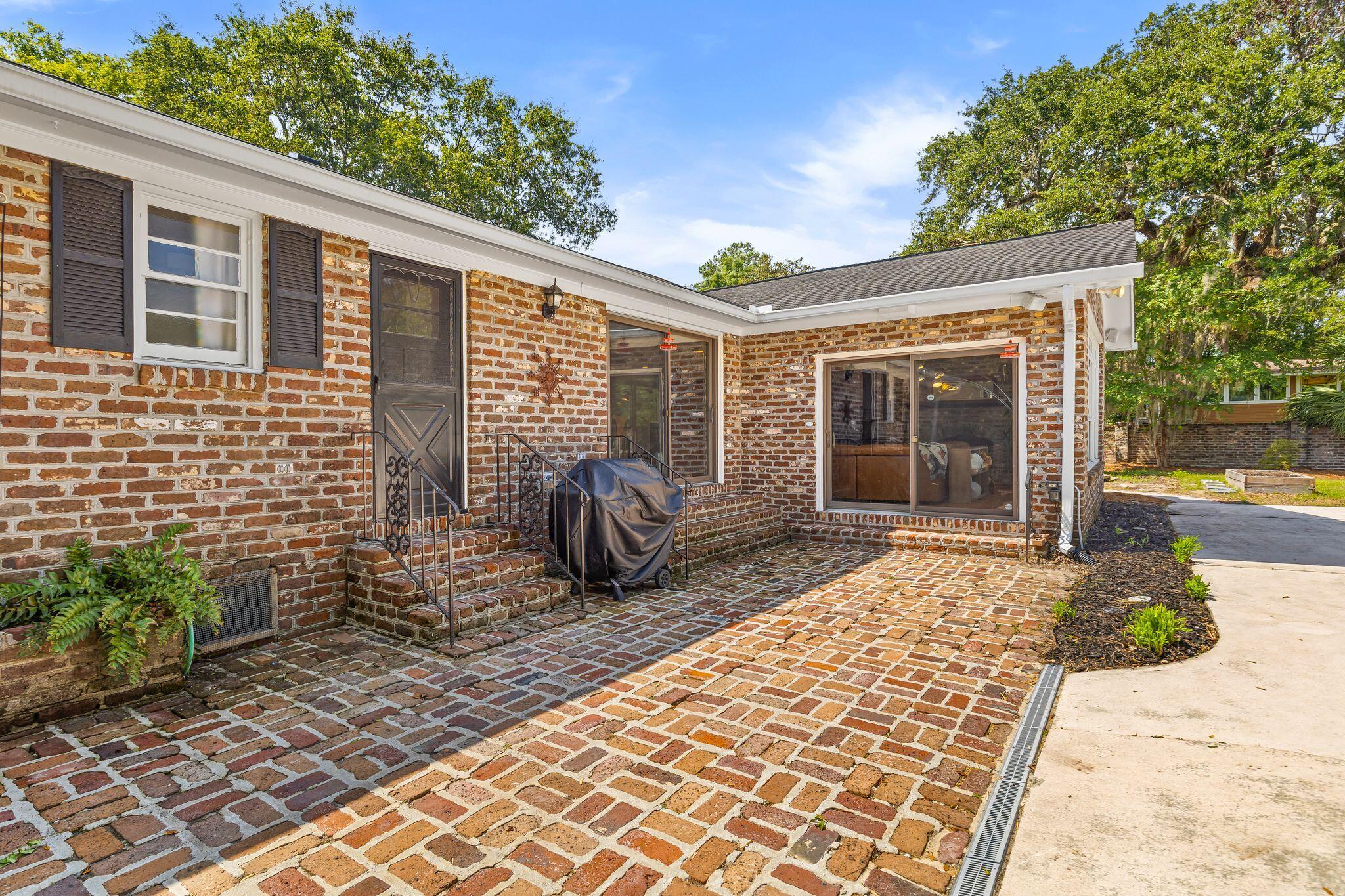 33 Town Creek Drive