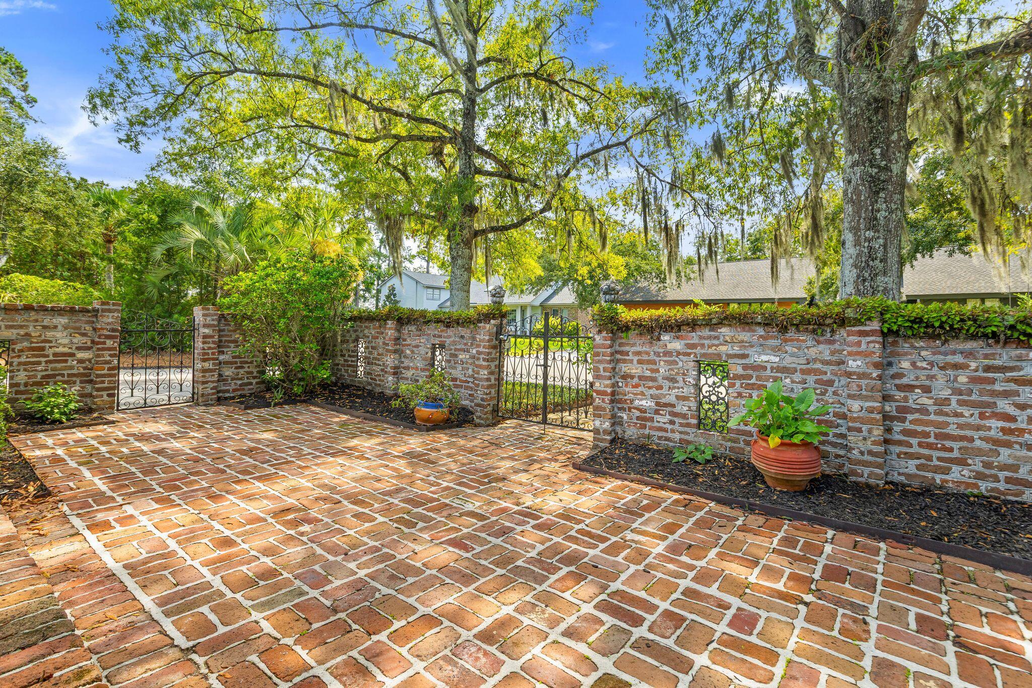 33 Town Creek Drive
