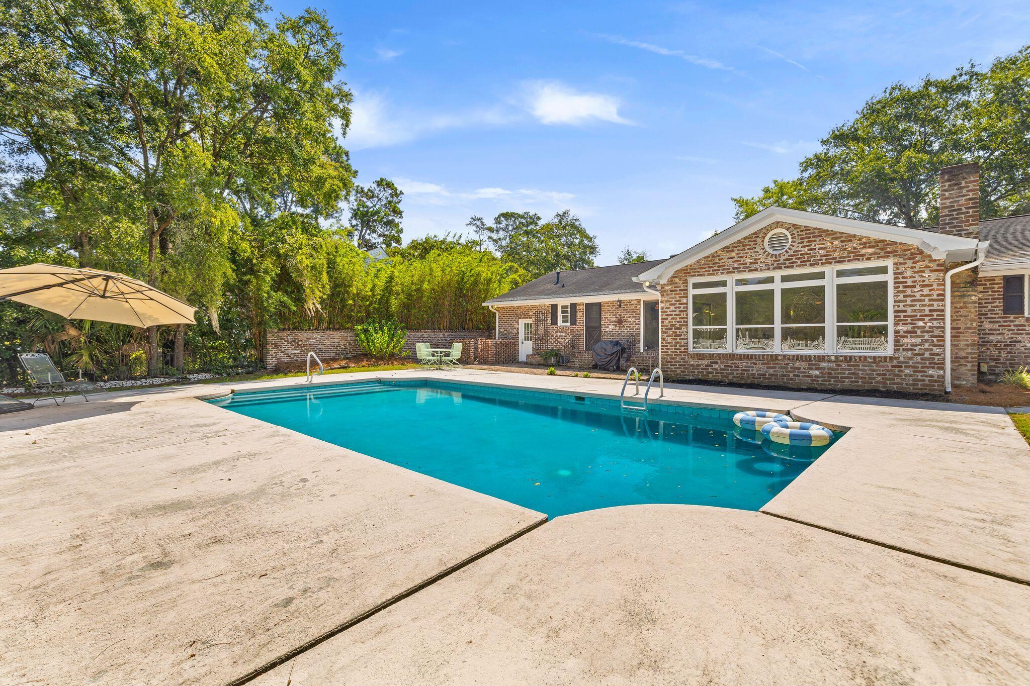 33 Town Creek Drive