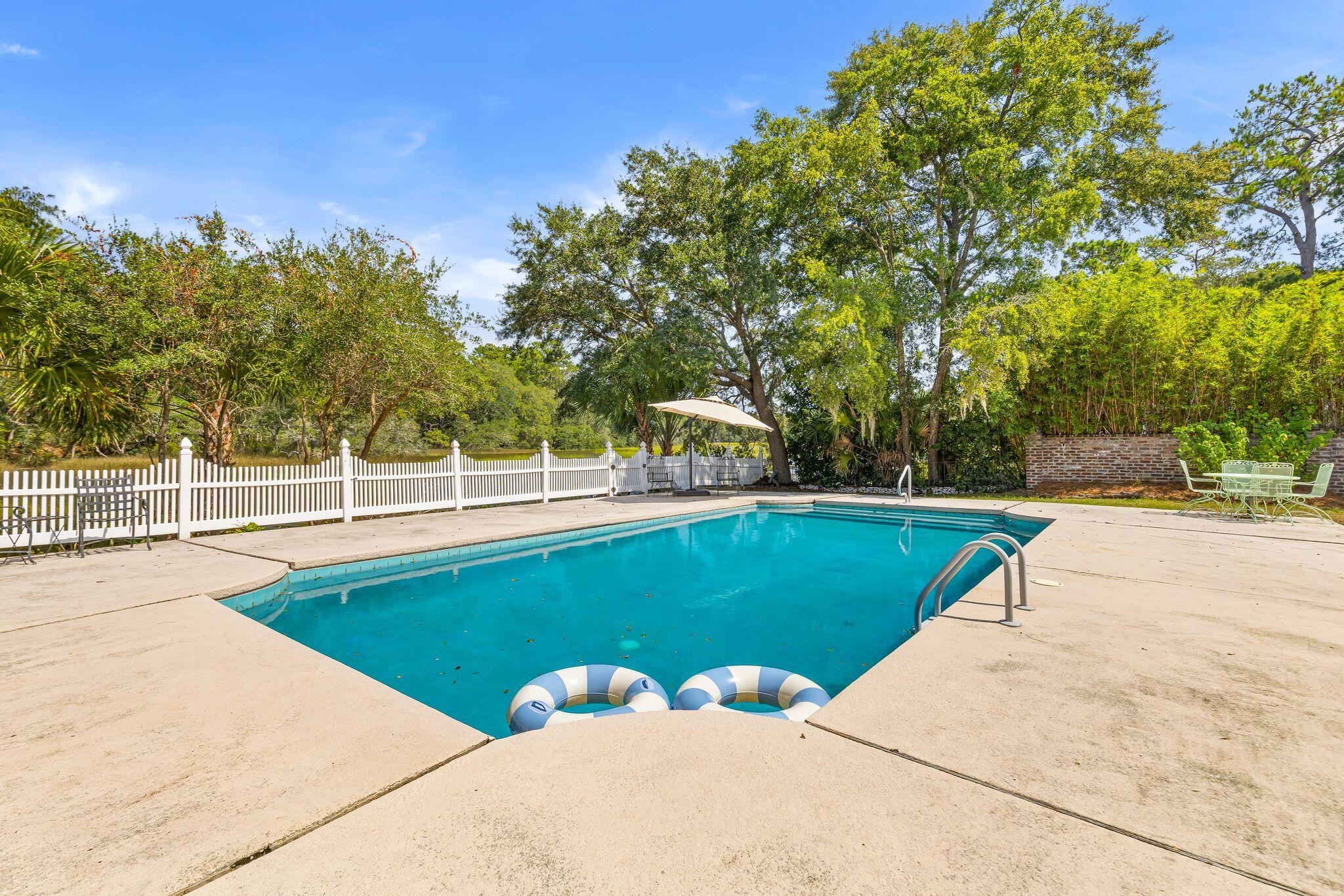 33 Town Creek Drive