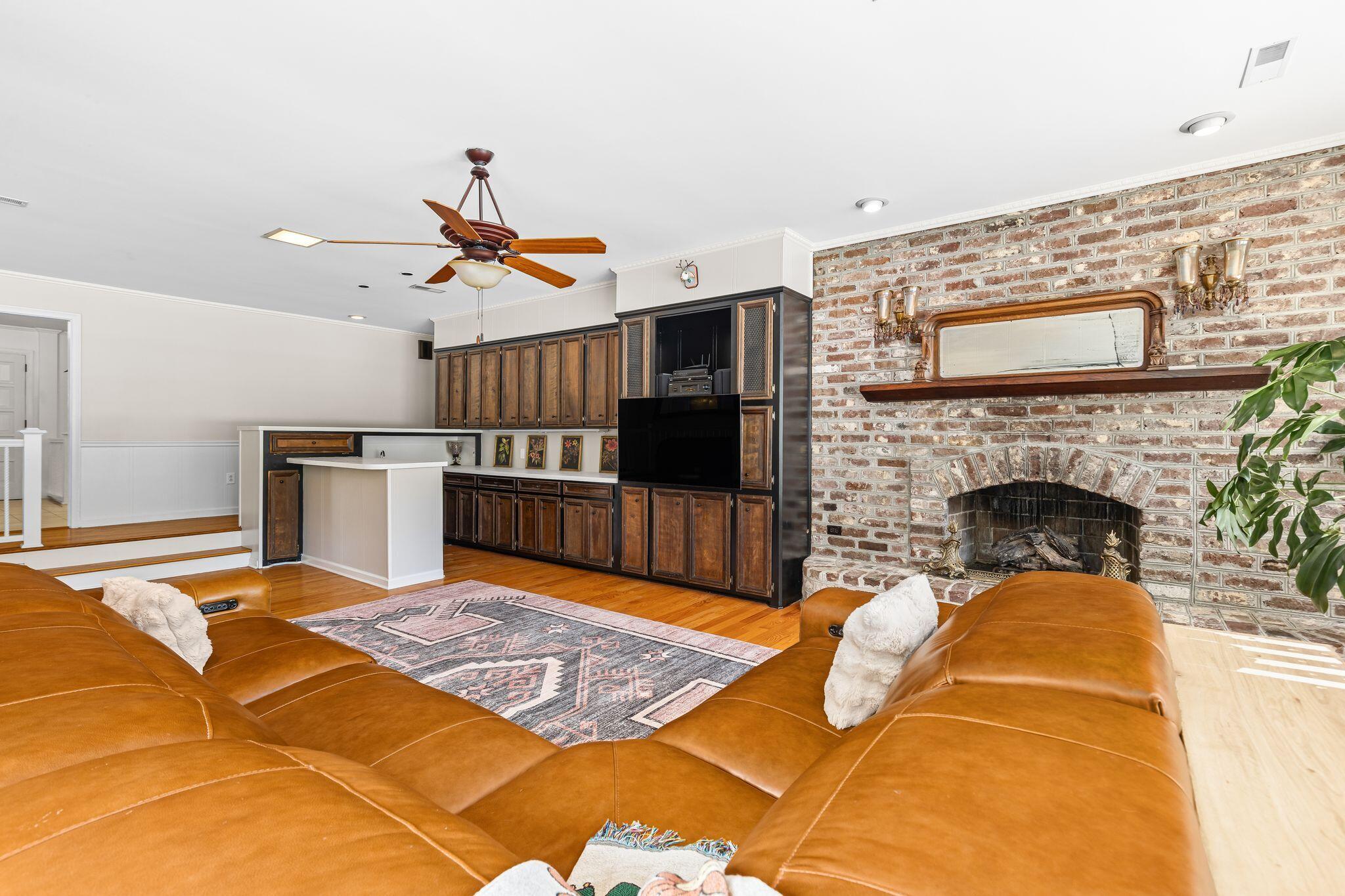 33 Town Creek Drive