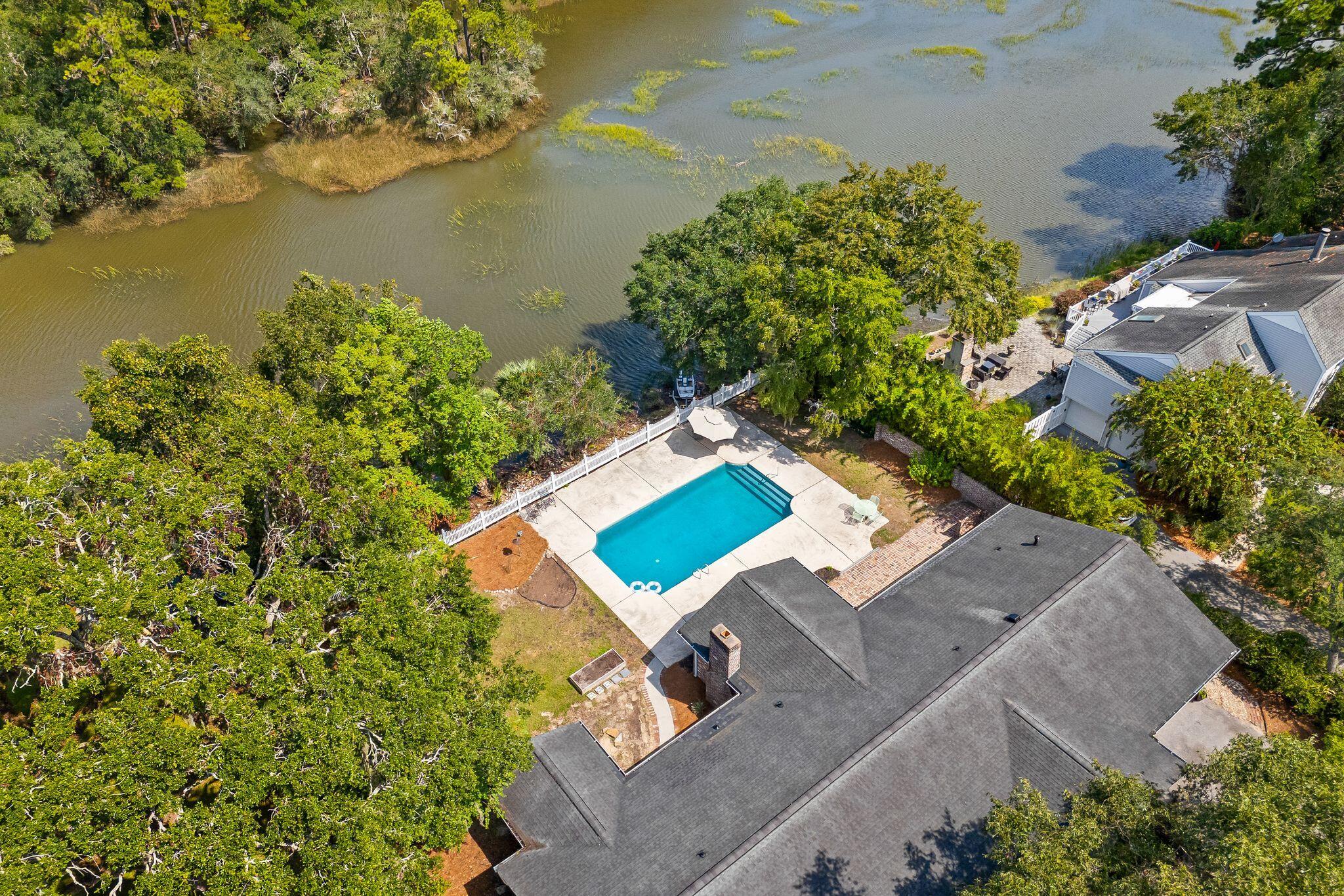 33 Town Creek Drive