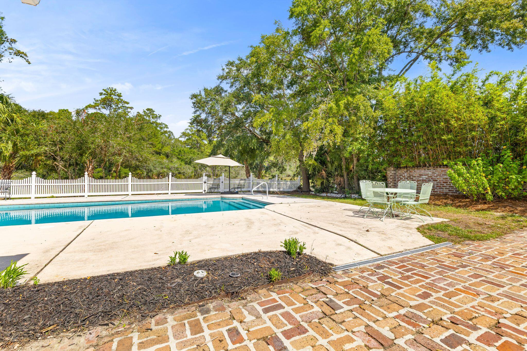 33 Town Creek Drive