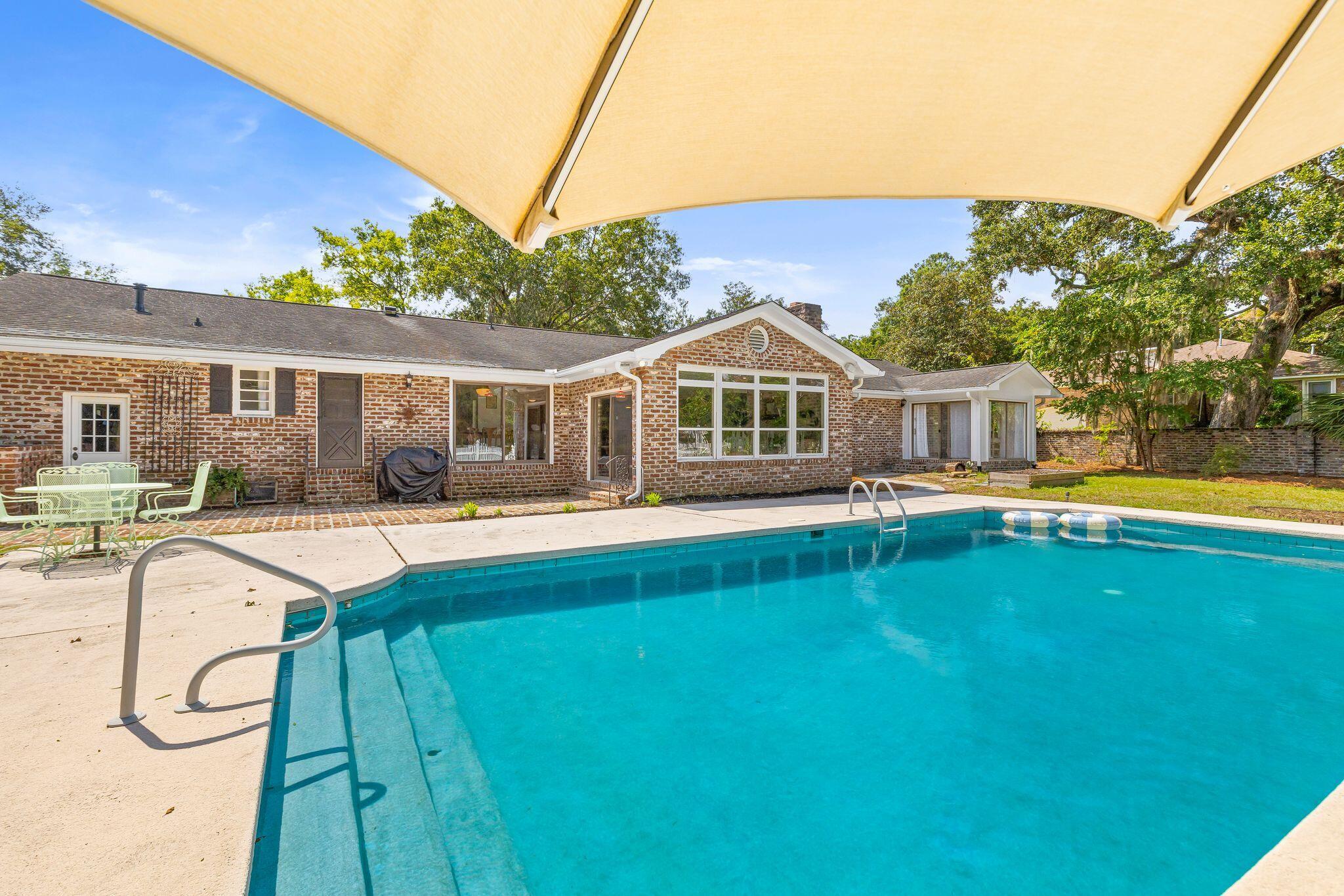 33 Town Creek Drive