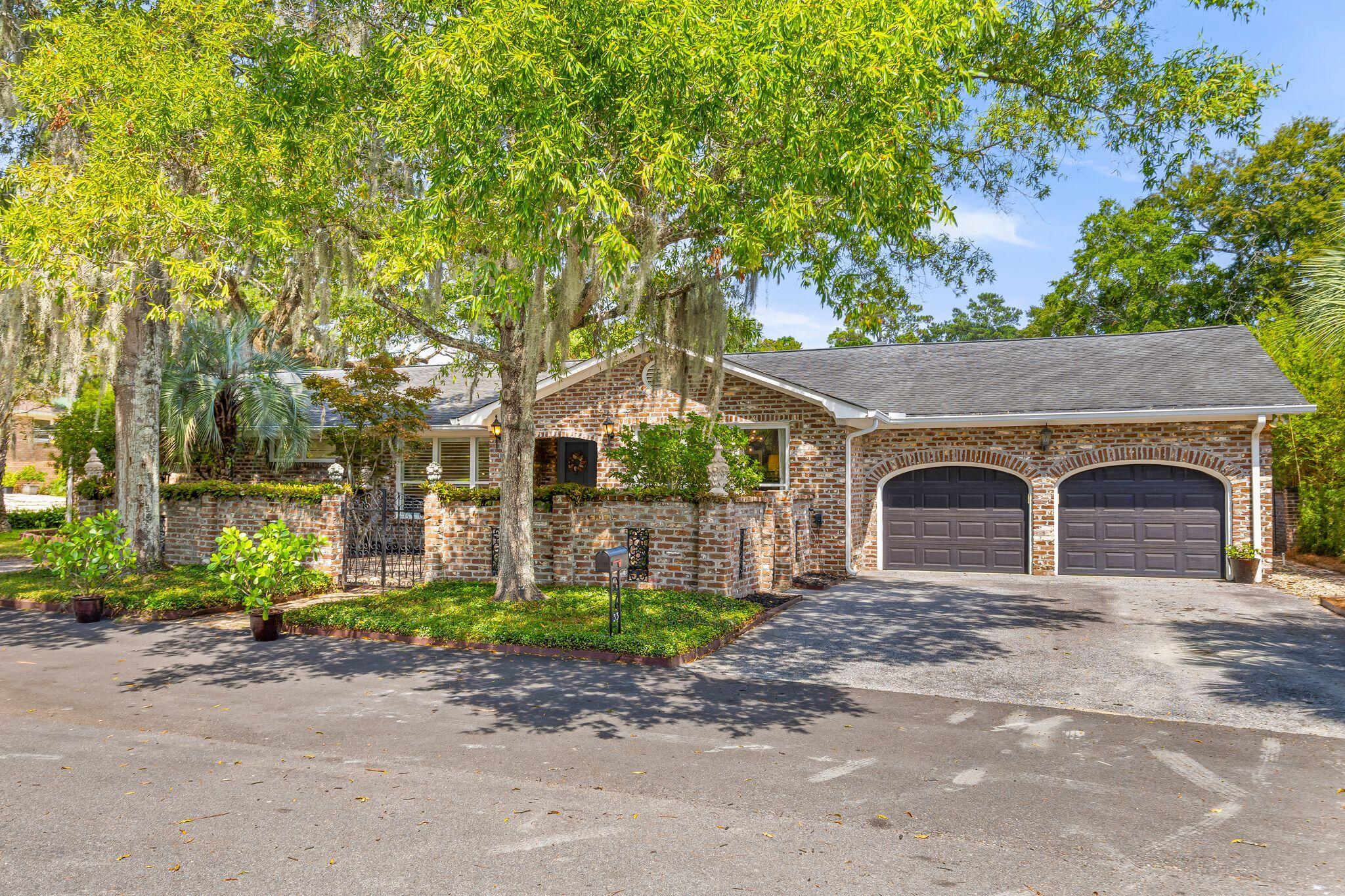 33 Town Creek Drive