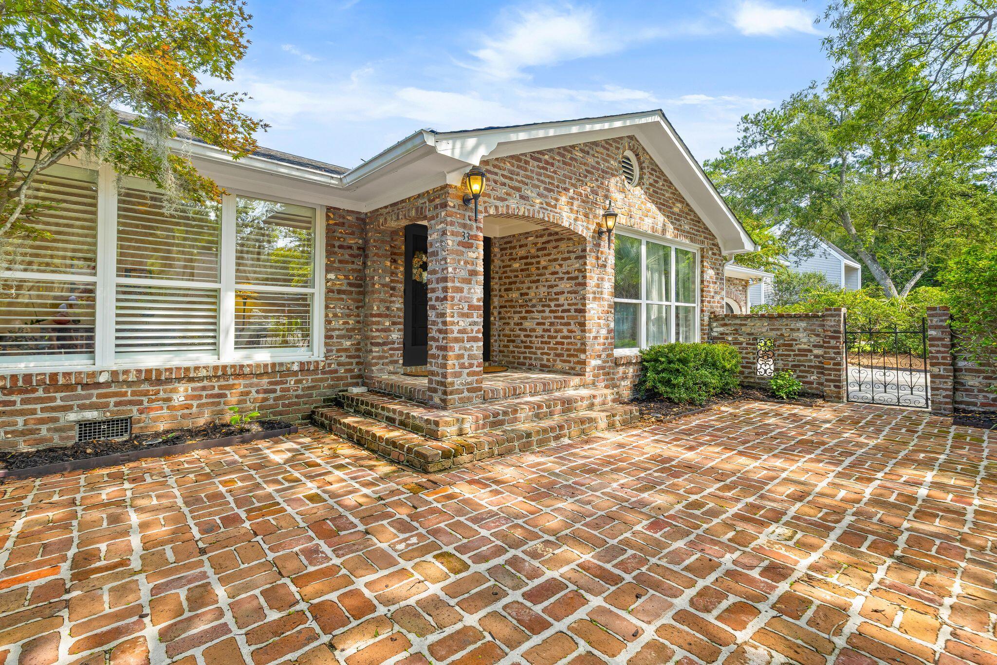 33 Town Creek Drive