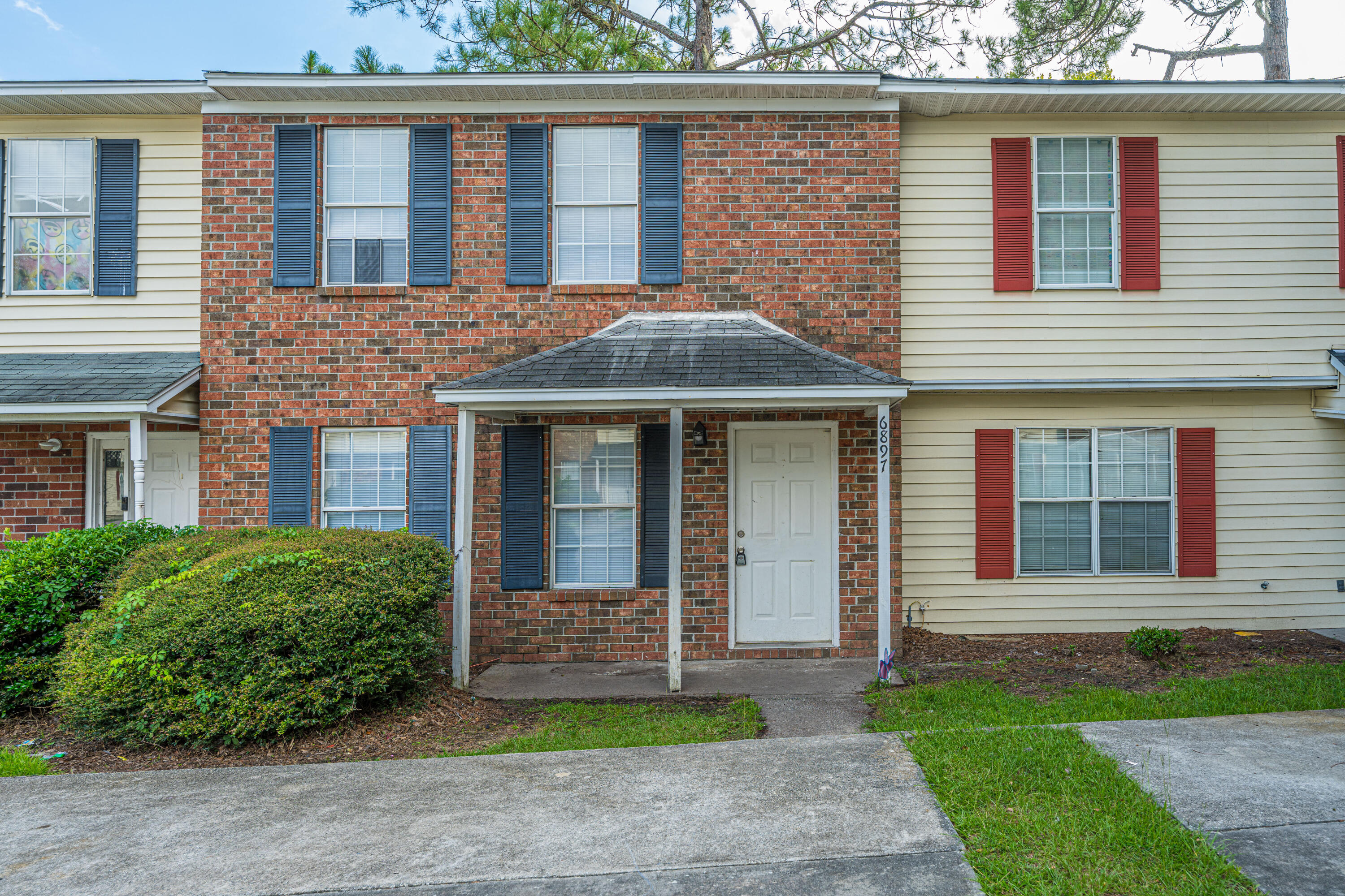 6897 Shahid Row