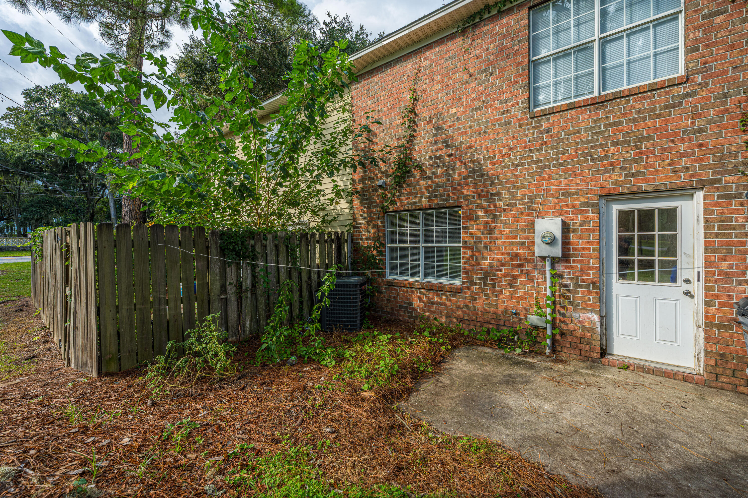 6897 Shahid Row