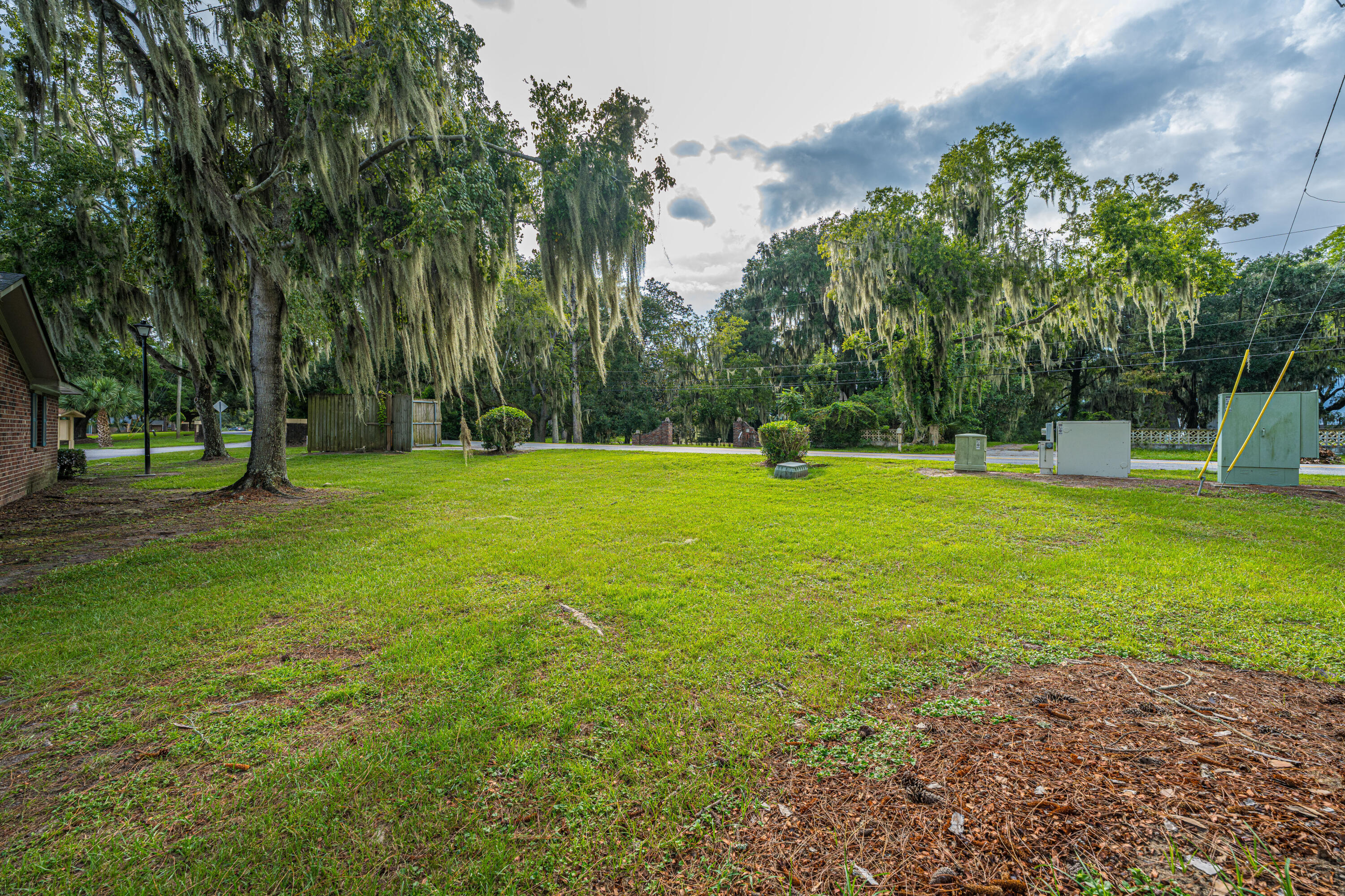 6897 Shahid Row