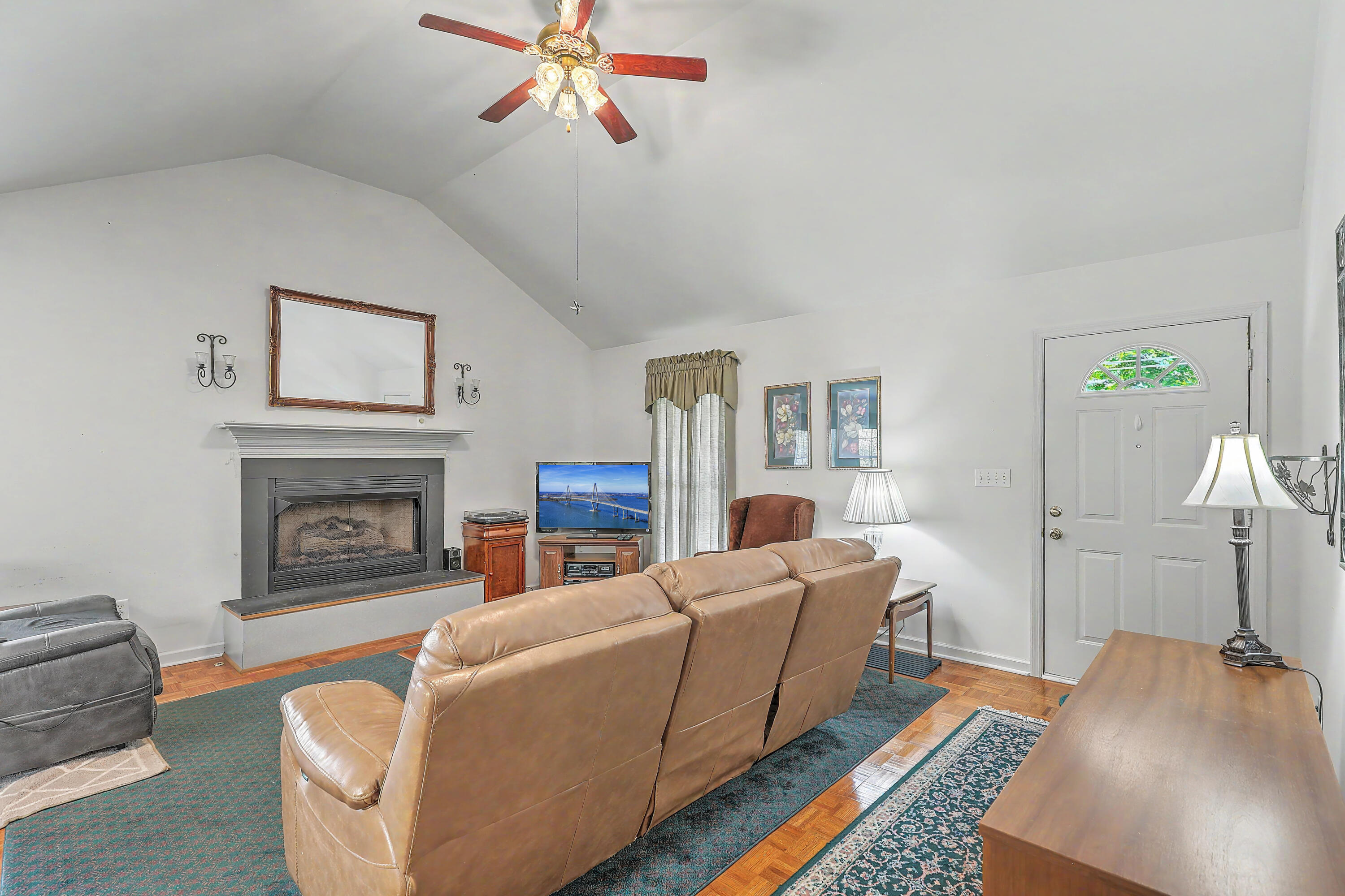 1186 Redbud Court