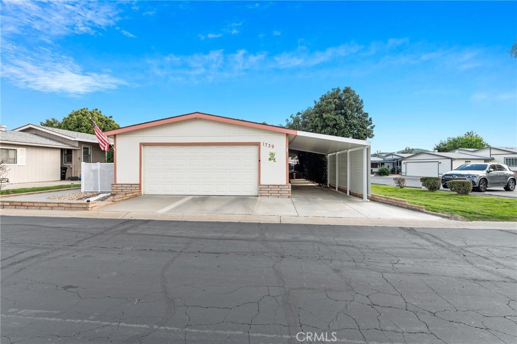 1739 Hoop Way