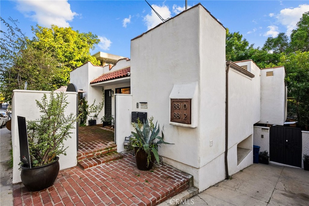 8810 - 8812 Harratt Street