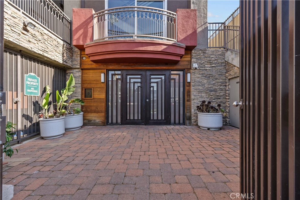 11124 Burbank Boulevard 106