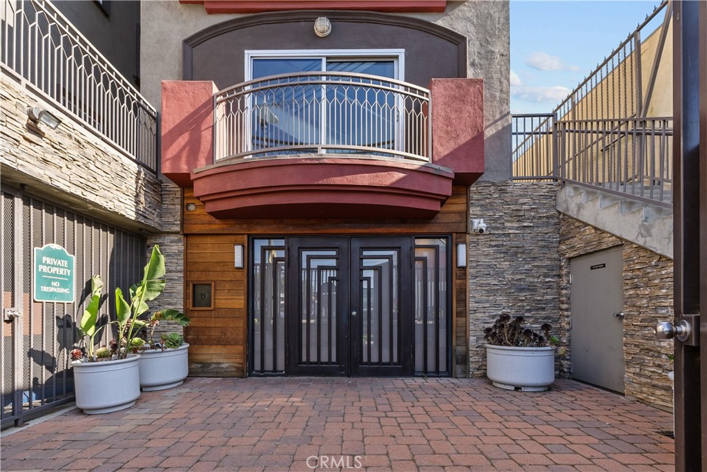 11124 Burbank Boulevard 106