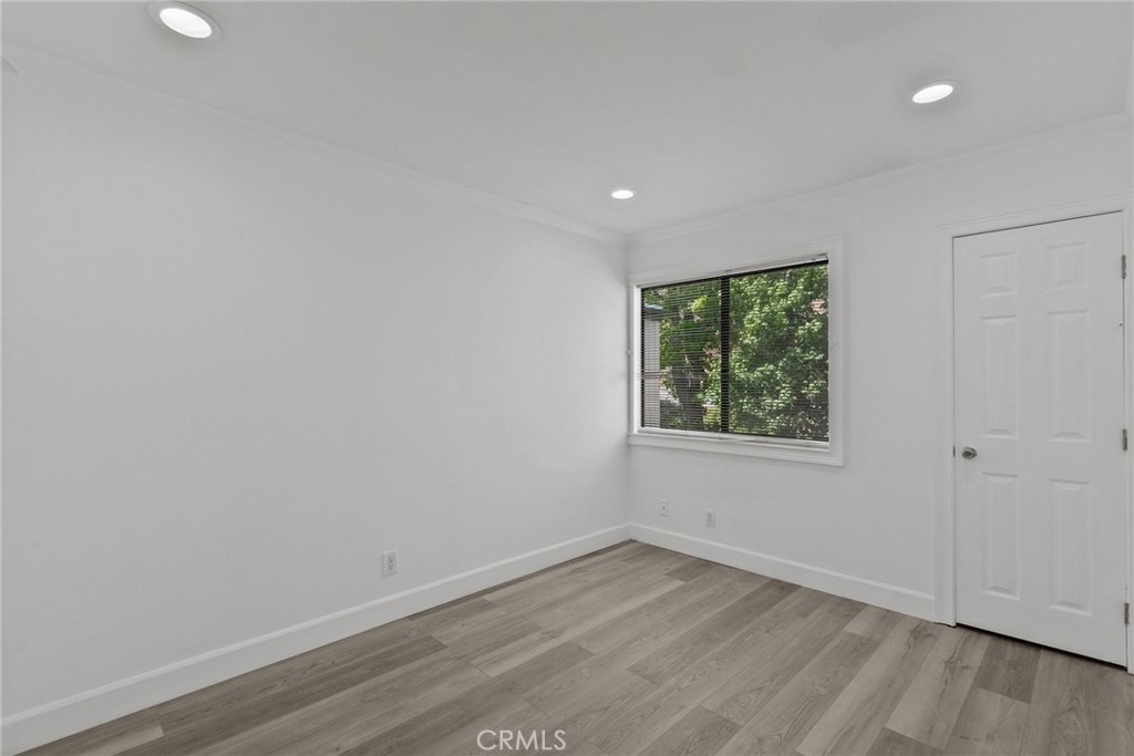 10500 Sunland Boulevard 4