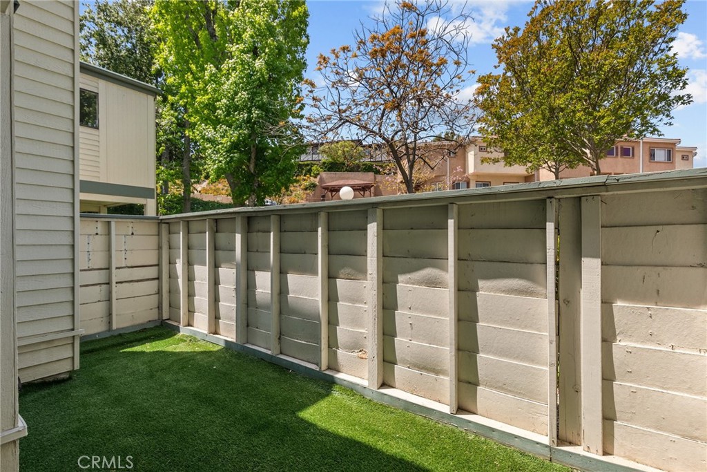 10500 Sunland Boulevard 4