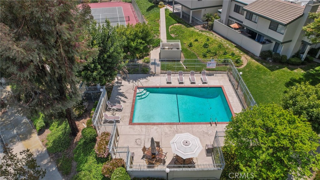 10500 Sunland Boulevard 4