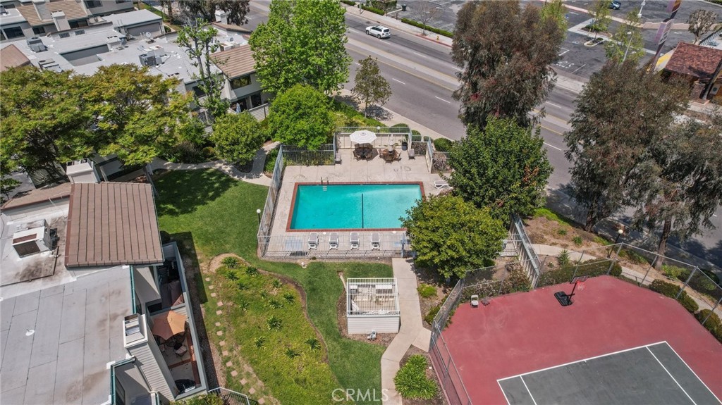 10500 Sunland Boulevard 4