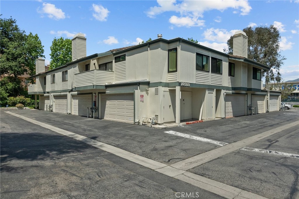 10500 Sunland Boulevard 4