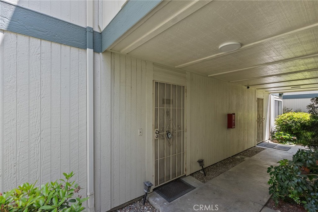 10500 Sunland Boulevard 4
